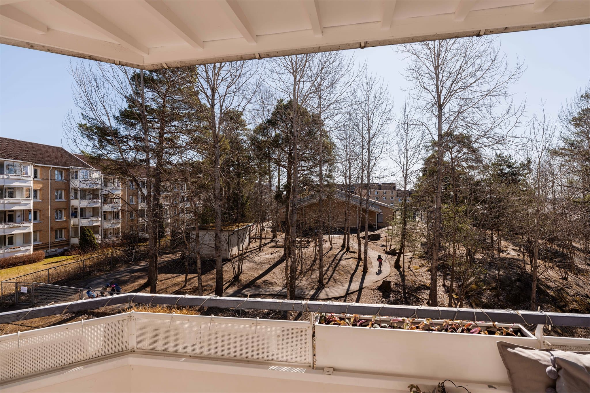 Her har du en romslig balkong på ca 8 m² som er sydvendt med gode solforhold