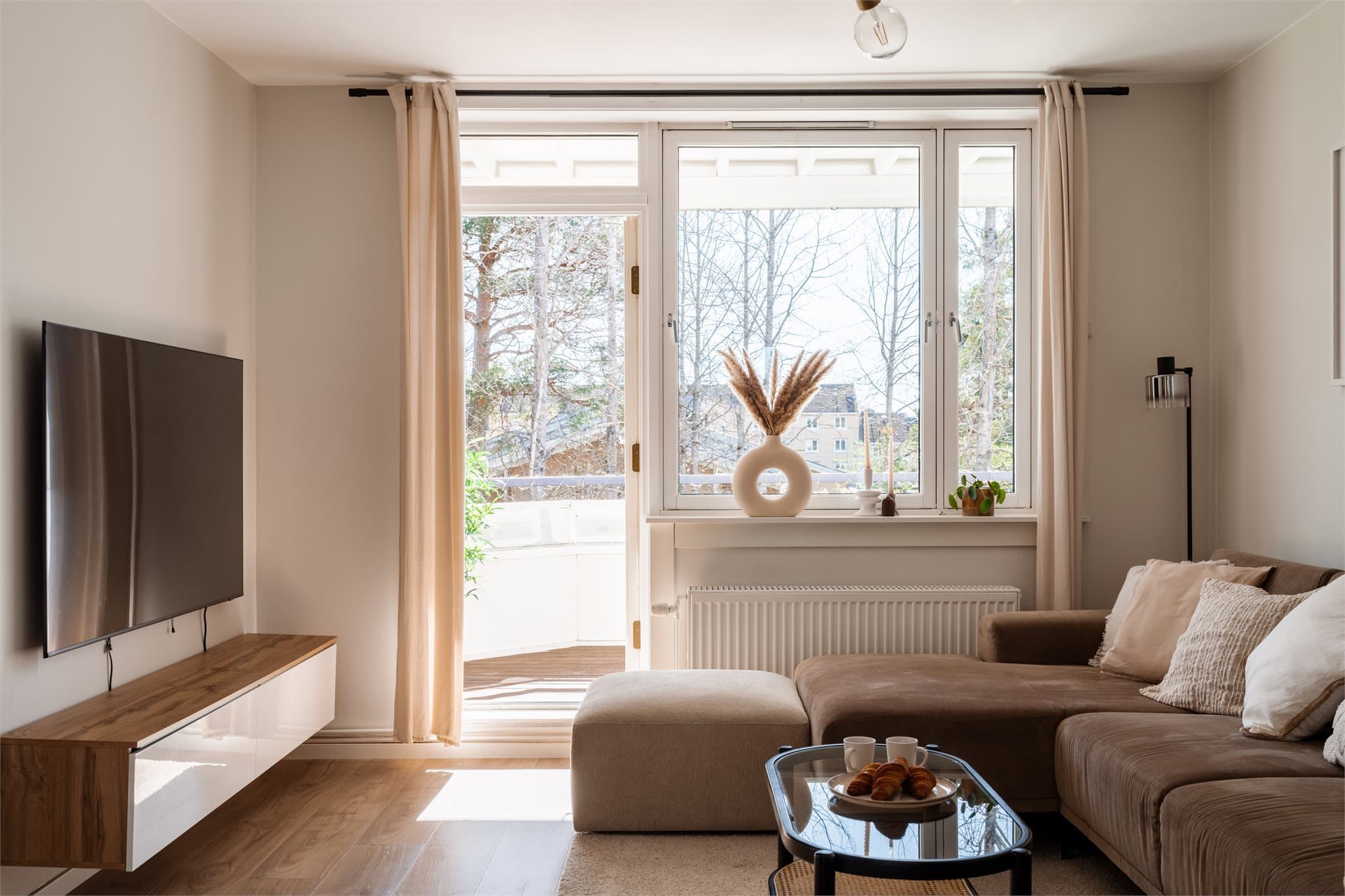 Velkommen til Radarveien 43- Presentert av Rikke Egeland v/ Emera Eiendomsmegling | Foto: Henrik Fjørtoft