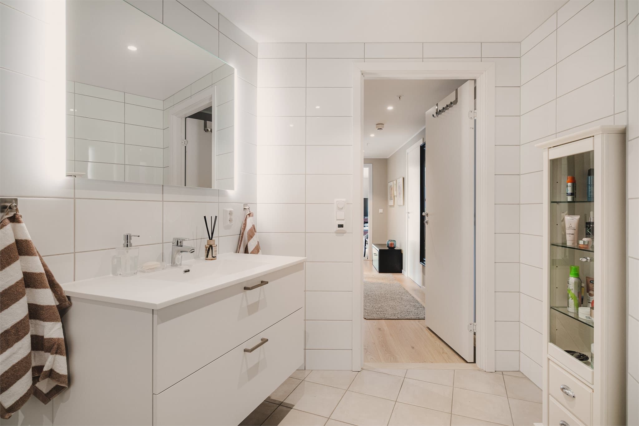 - Første bad måler 5,7m² -