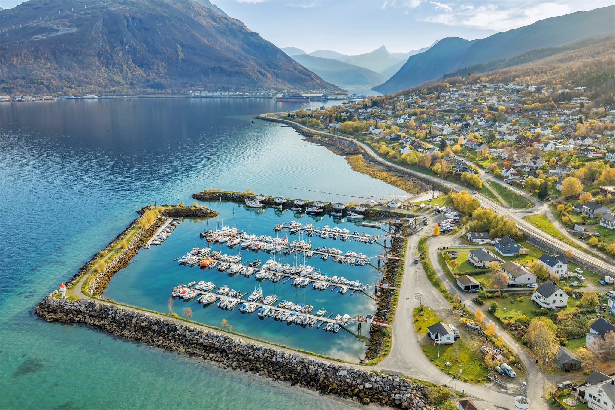 Ankenes småbåthavn ligger i kort gangavstand fra eiendommen.