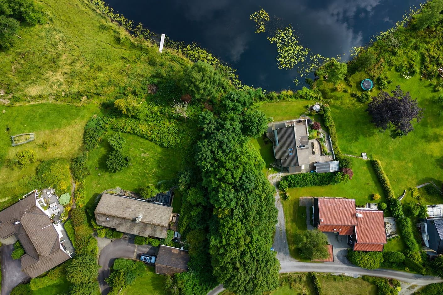 - Dette er et veletablert og familievennlig område med nærhet til daglige servicetilbud, barnehage, skole og flotte aktivitetsmuligheter -