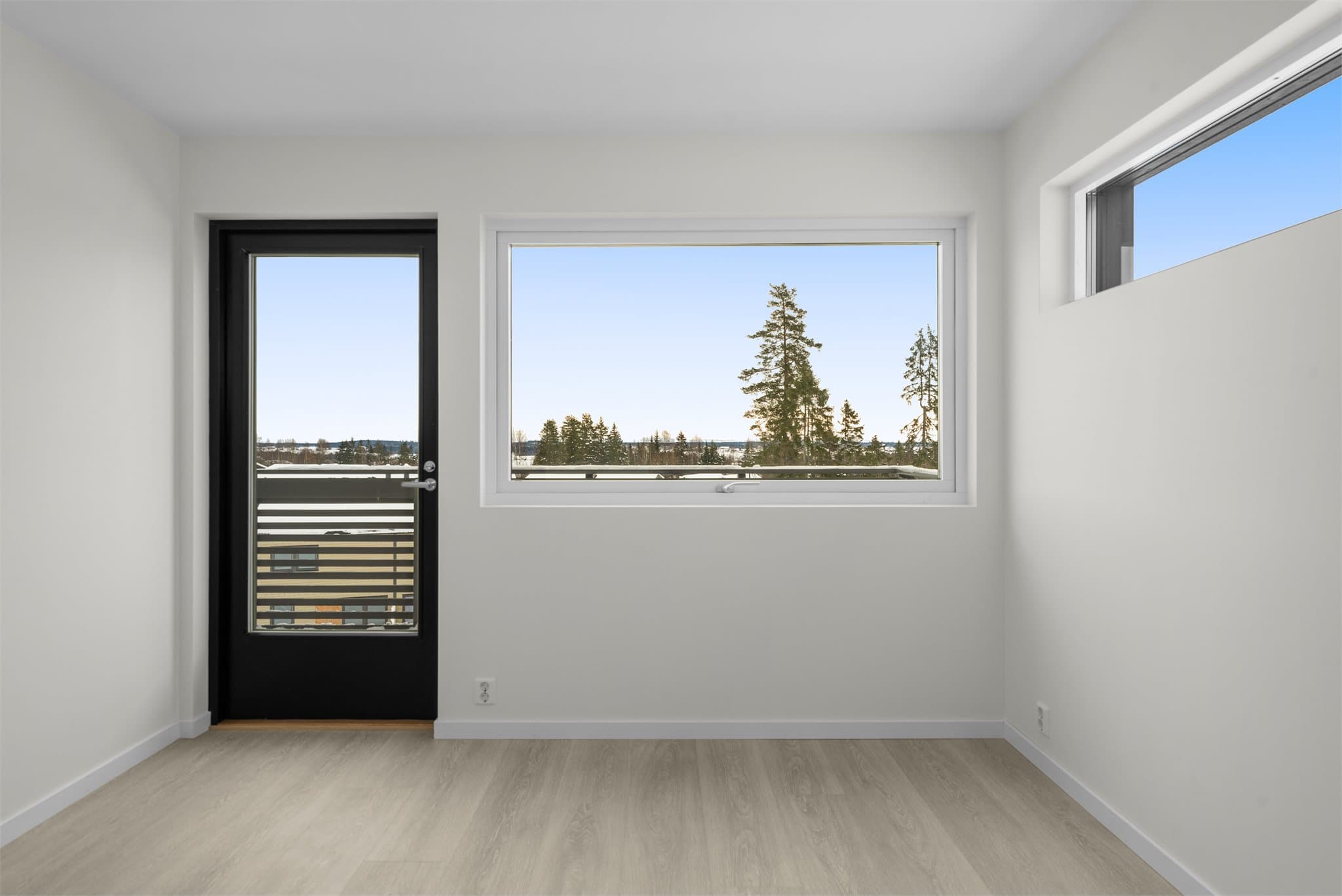 Soverom I med utgang til egen balkong med fantastisk utsikt