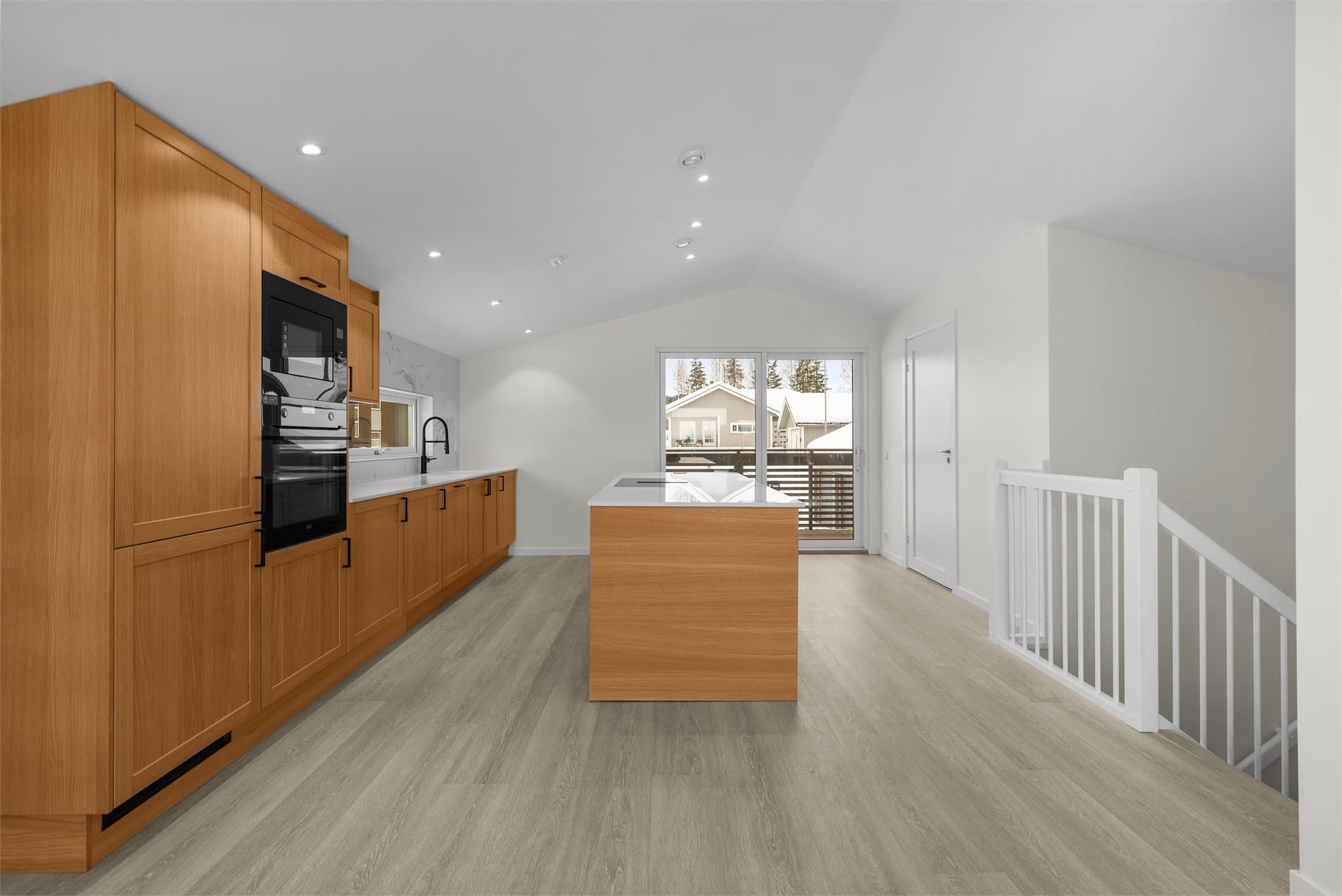 Kjøkken med utgang til balkong