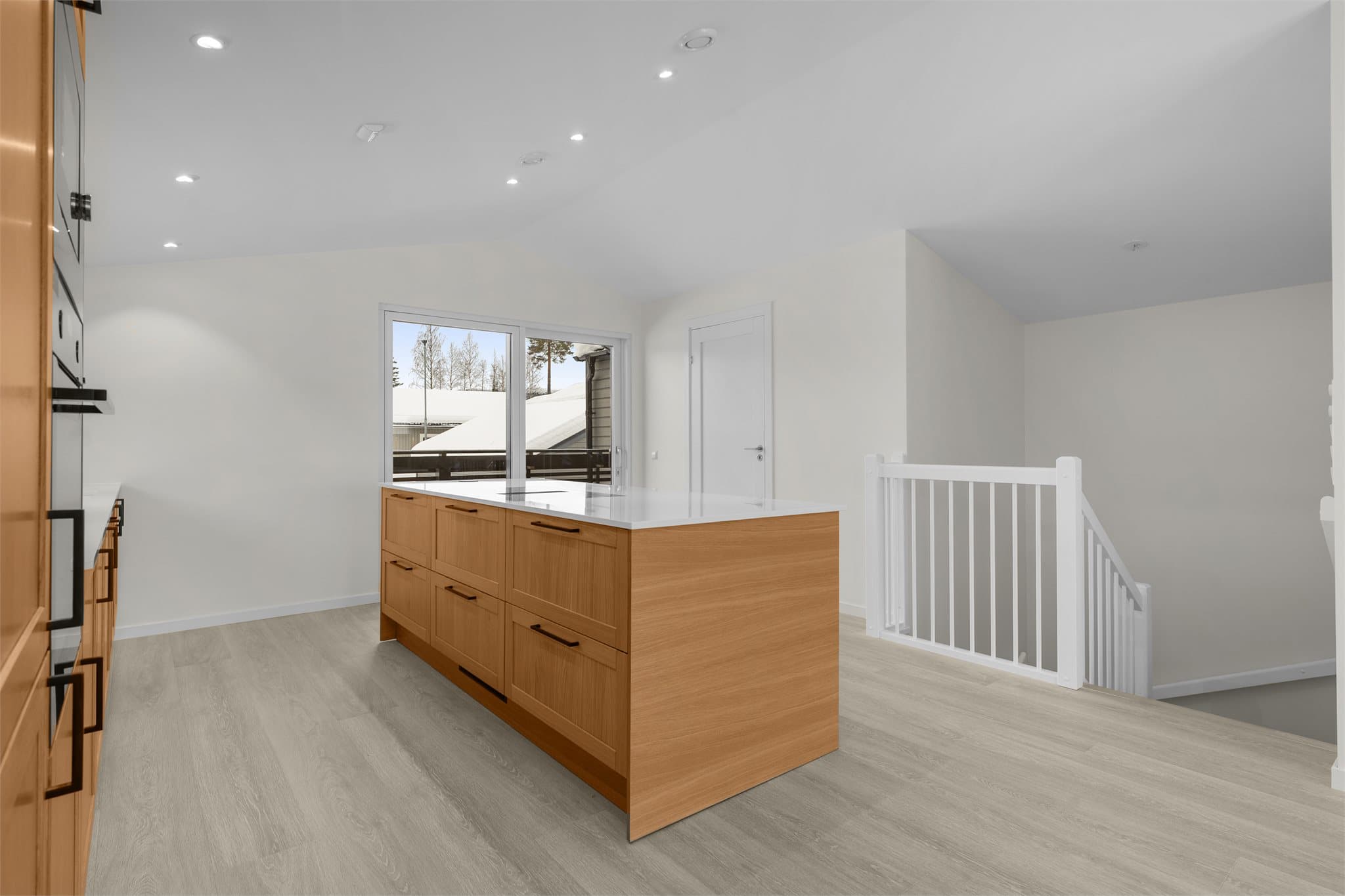 Praktisk kjøkkenøy gir ekstra skuffer og skapplass