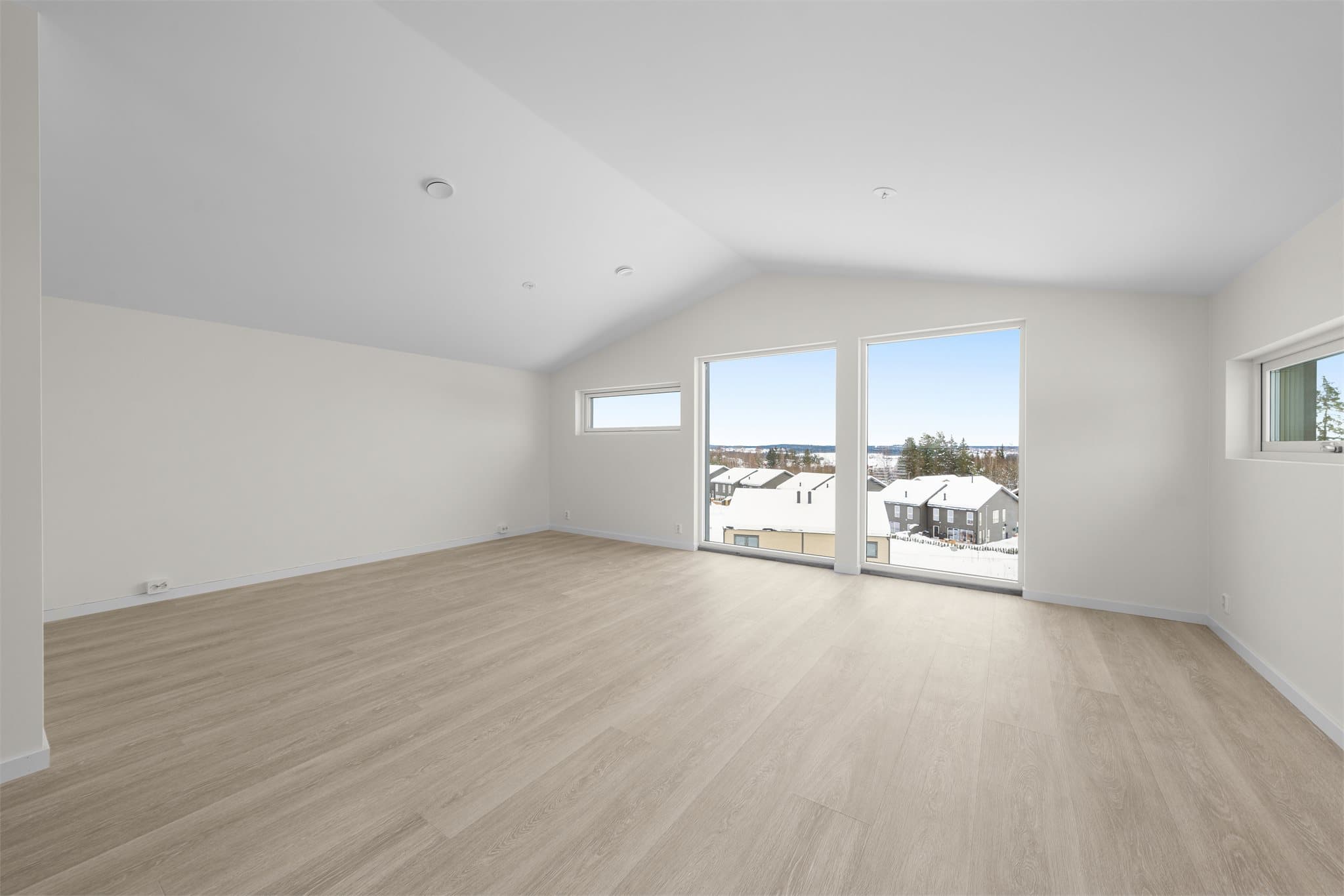 Store vindusflater så utsikten kan nytes fullt ut