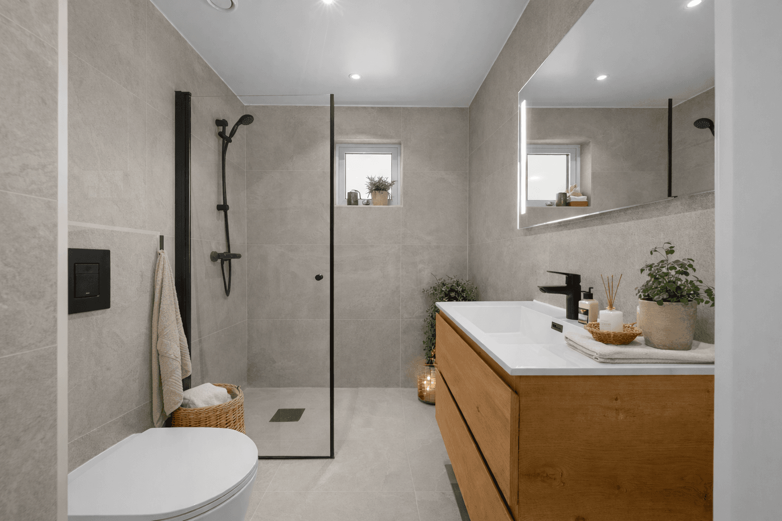 Delikat og moderne bad i 1.etasje. Digital møblert