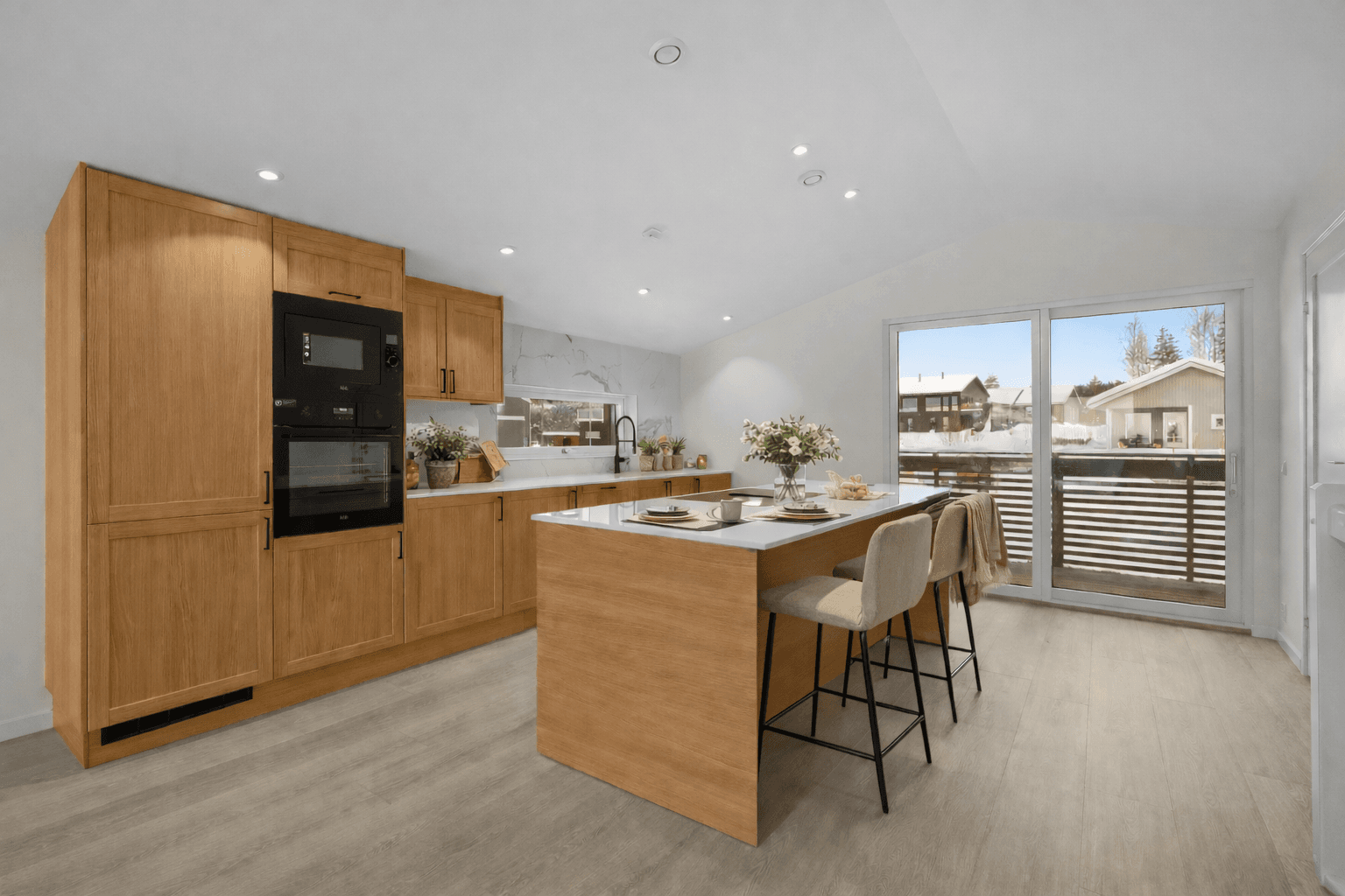 Moderne kjøkken med downlights over