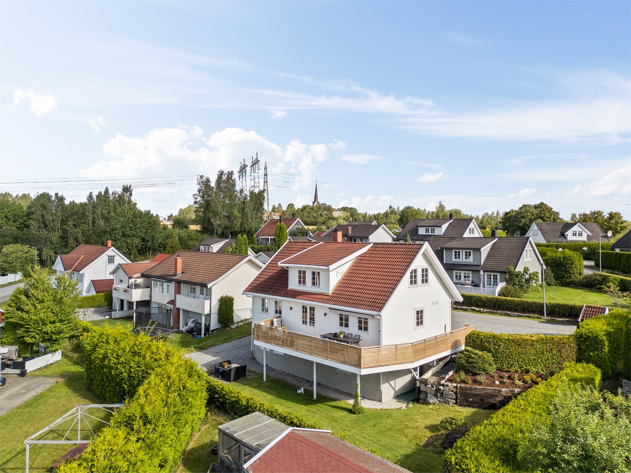 Her bor man med nærhet til barnehager, skoler, bussforbindelser og dagligvare.