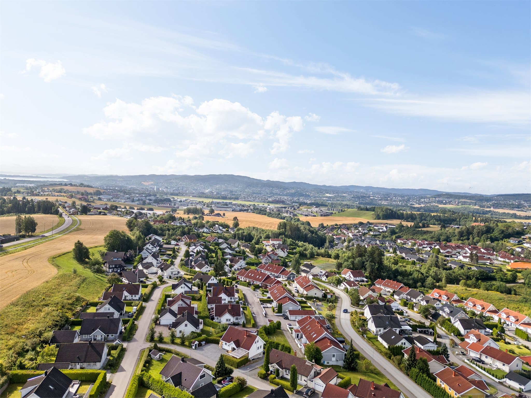 Området er godt etablert og byr på trygge omgivelser for både store og små.