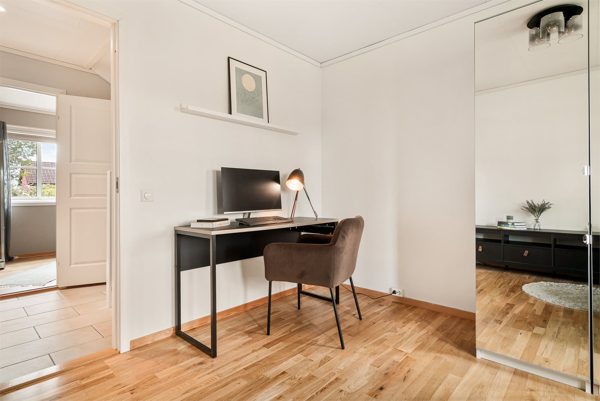 Rommene kan enkelt innredes som barnerom, gjesterom eller kontor, alt etter behov.