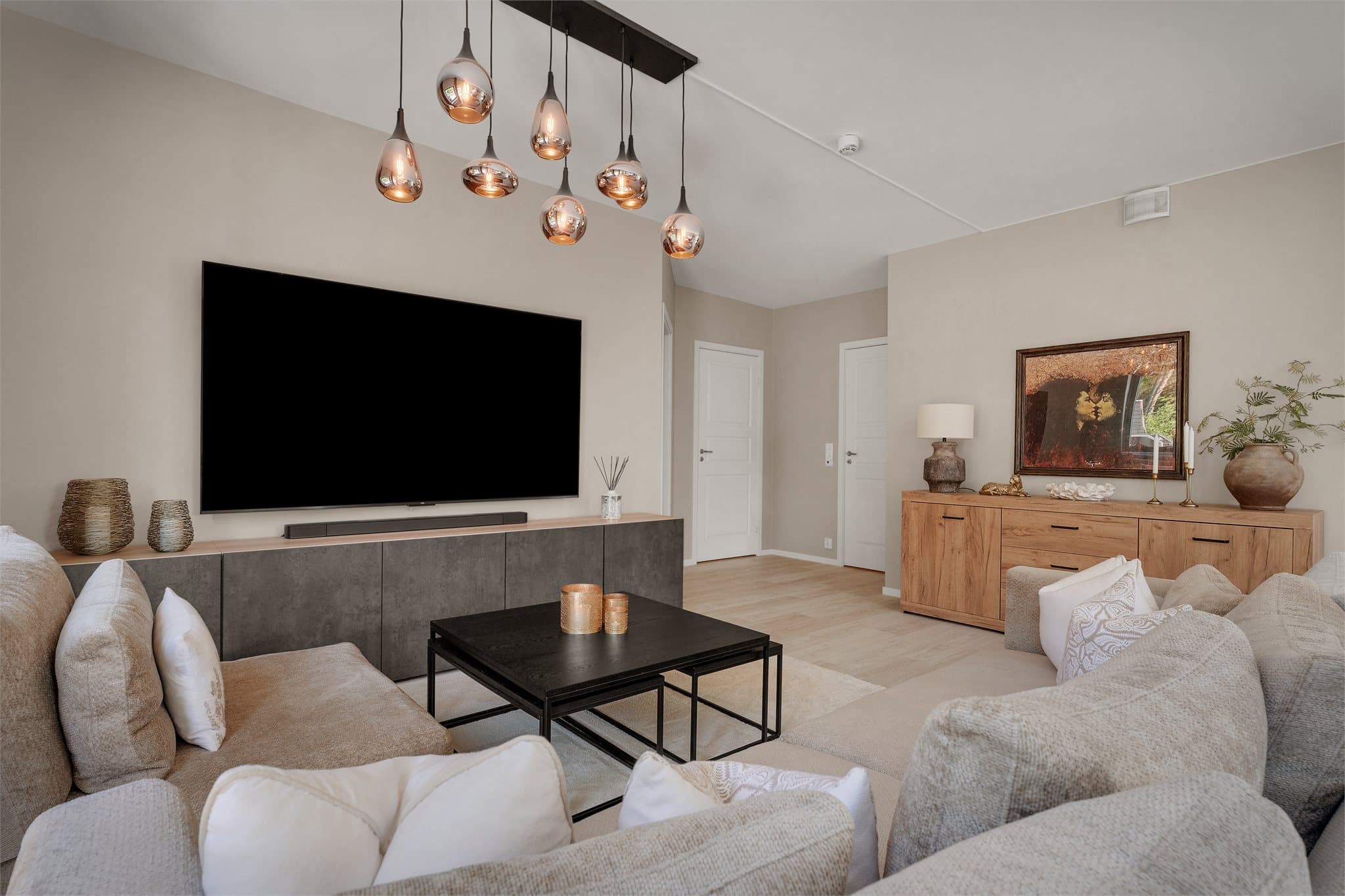 - Leiligheten har godt med lagringsplass i innvendig bod på 2,4m² og ekstern bod på 5m² -