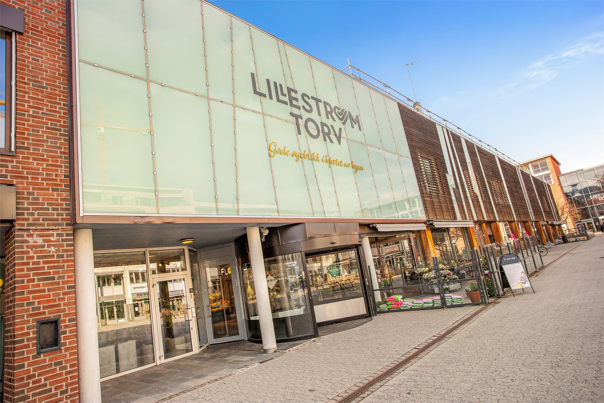 Fra eiendommen er det kort vei til alt Lillestrøm har å by på.