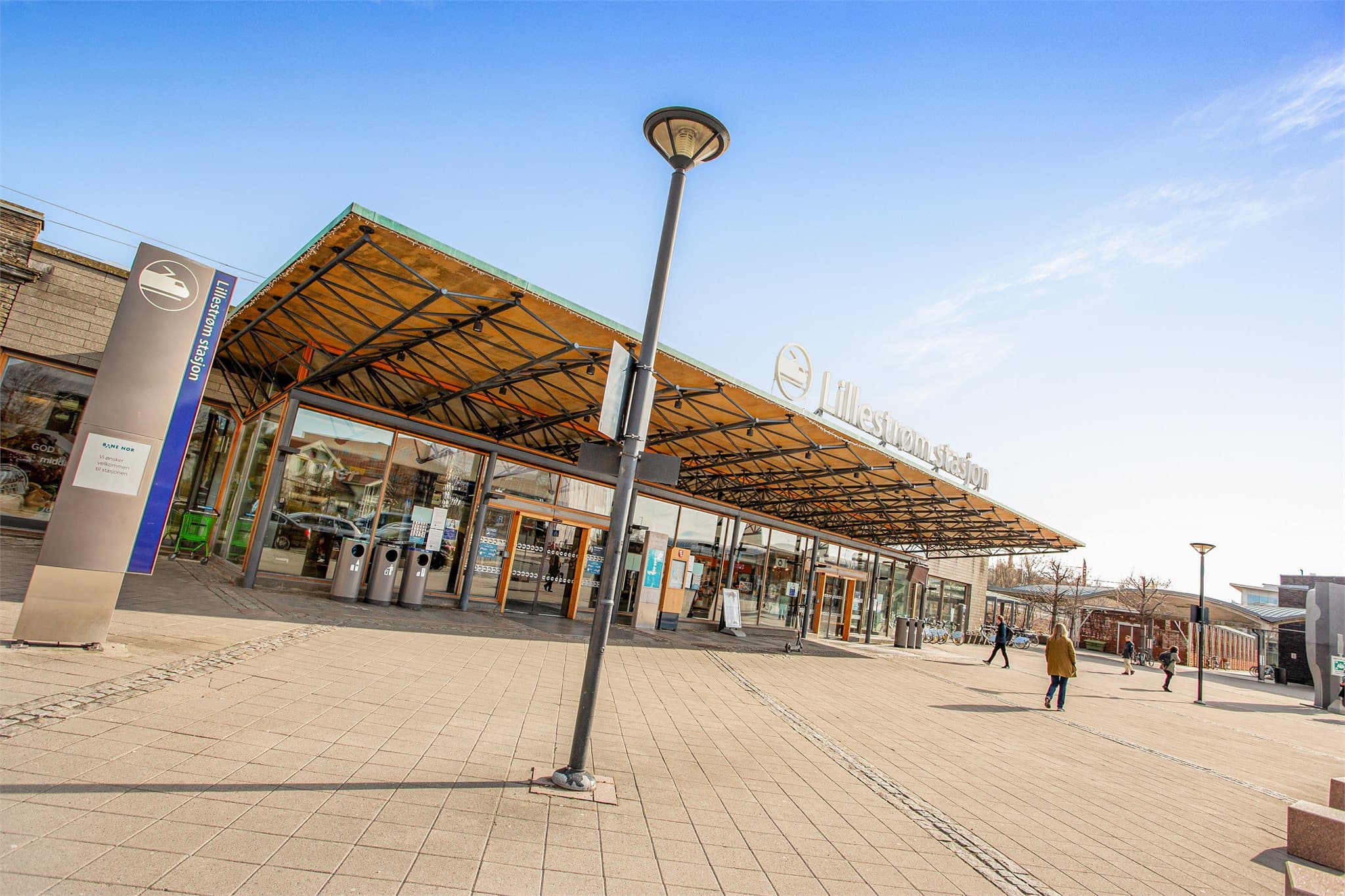 Lillestrøm togstasjon og busstasjon.