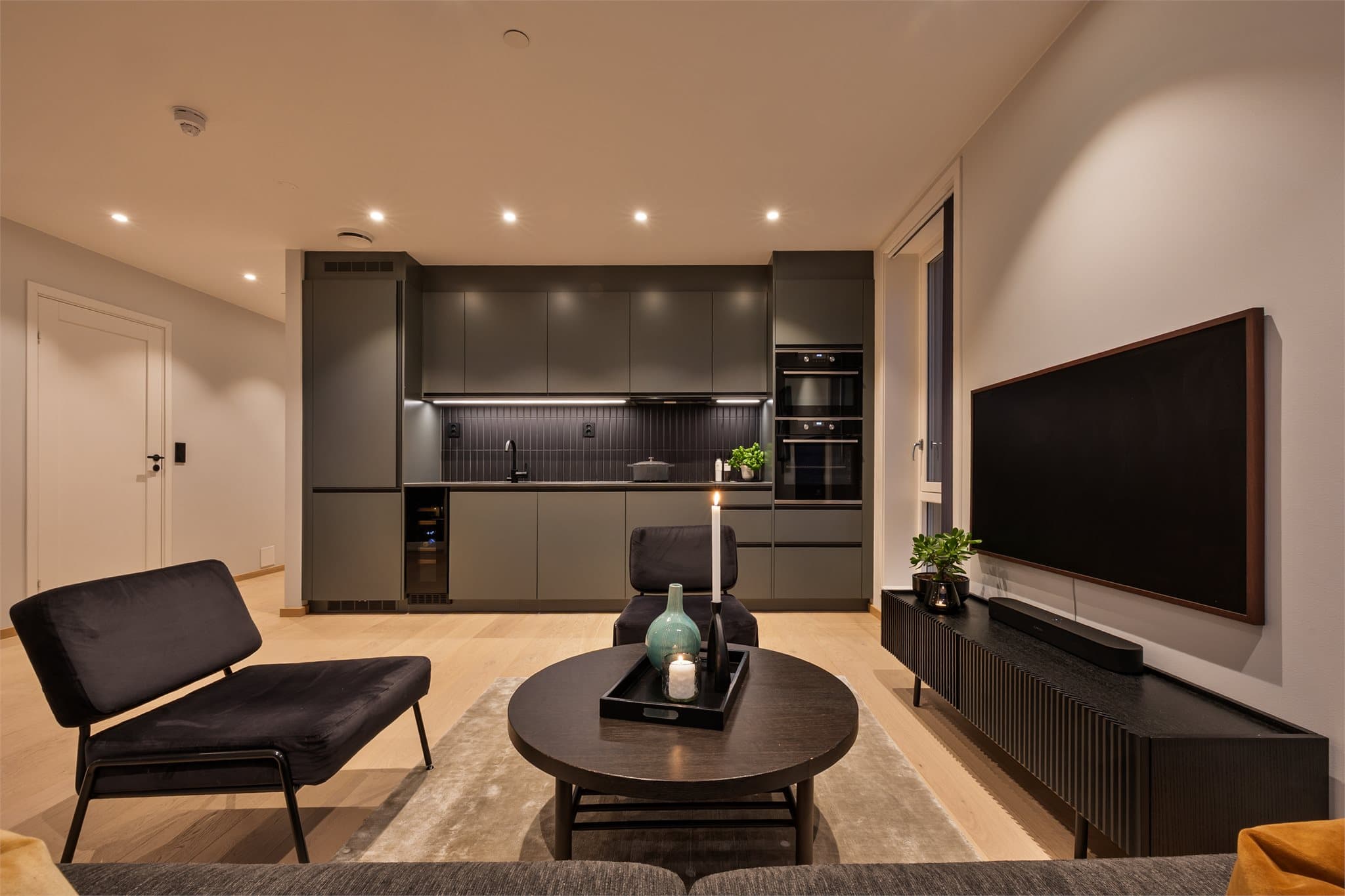 Oppholdsrommet byr på møbleringsfrihet.