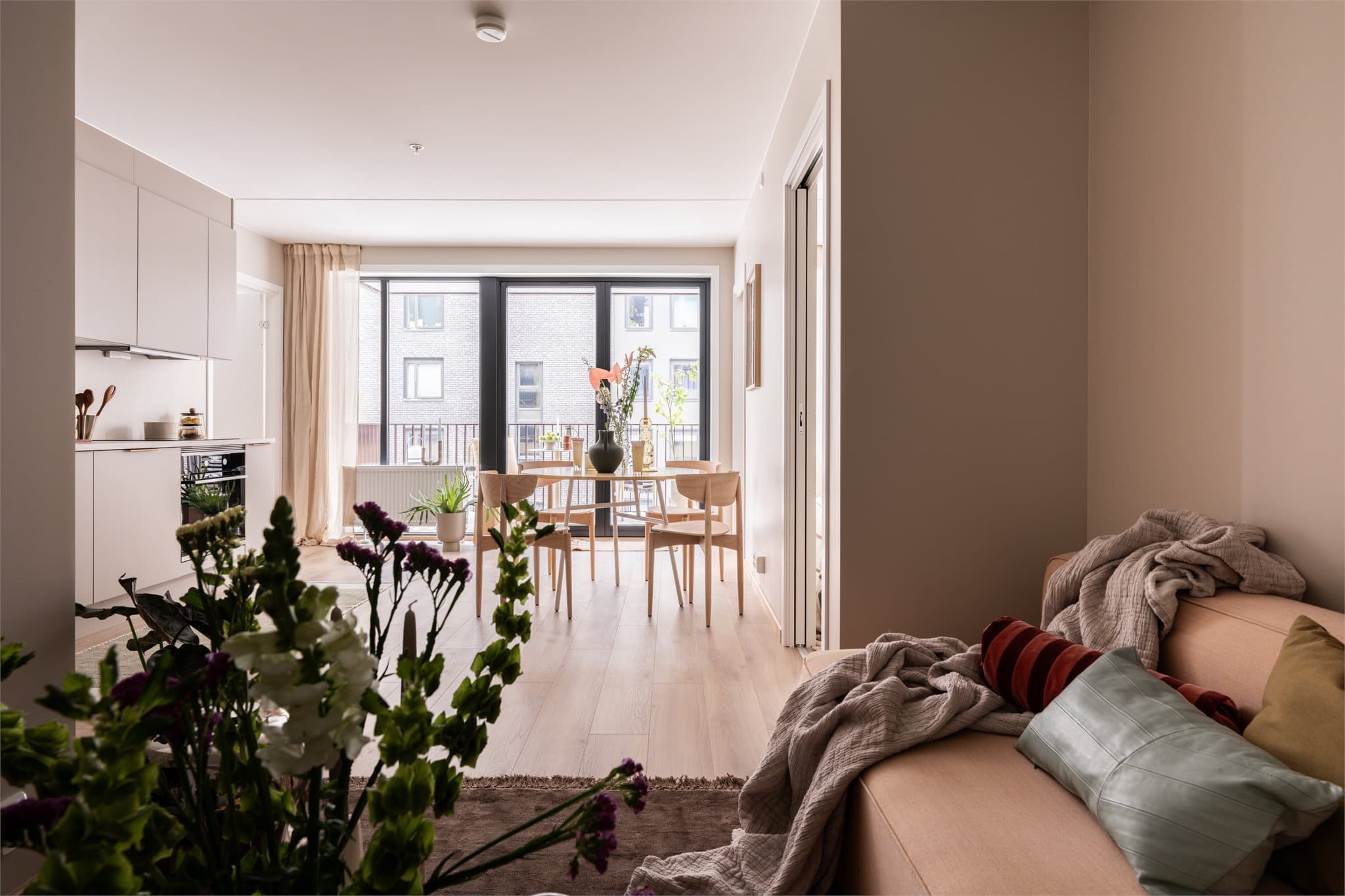 Balansert ventilasjon med varmegjenvinning sikrer et behagelig og friskt inneklima hele året.