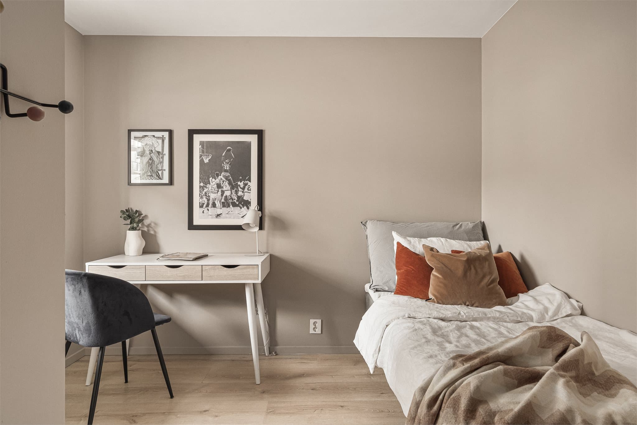 - Soverom 3 måler 7,1m² -