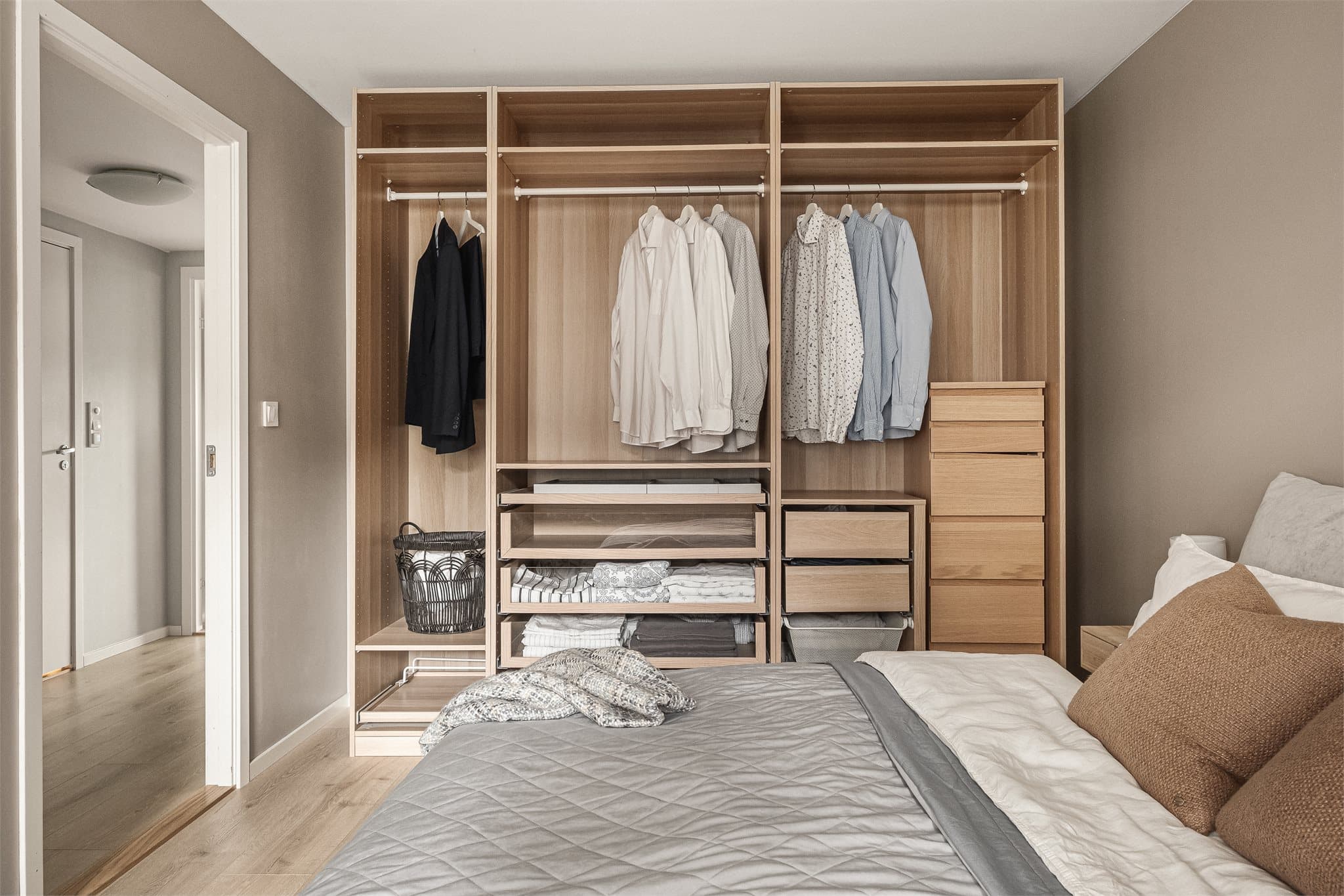 - Garderobeløsning medfølger kostnadsfritt -