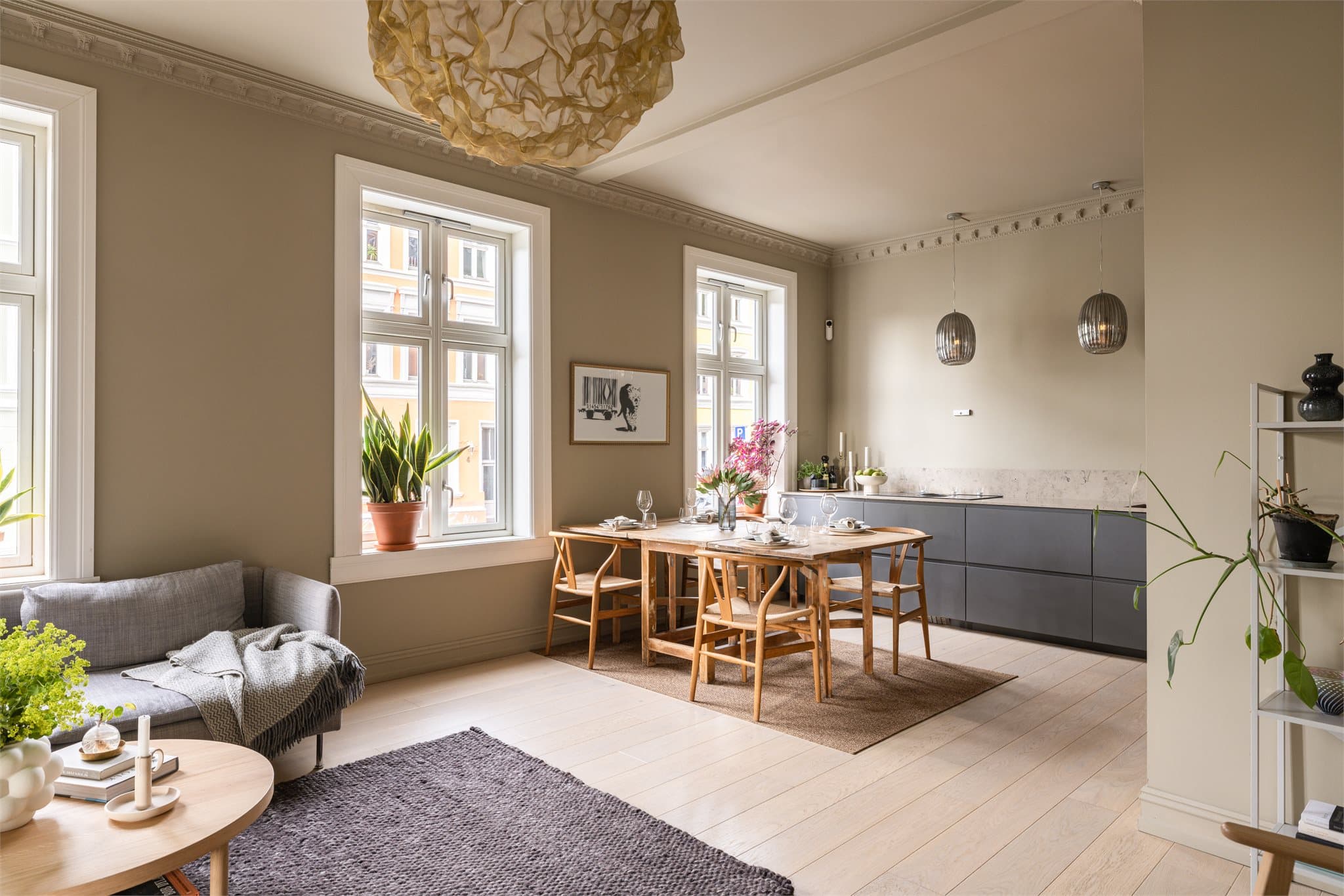 Her presenteres en lys, klassisk og elegant 3-roms i hjertet av Gamlebyen.