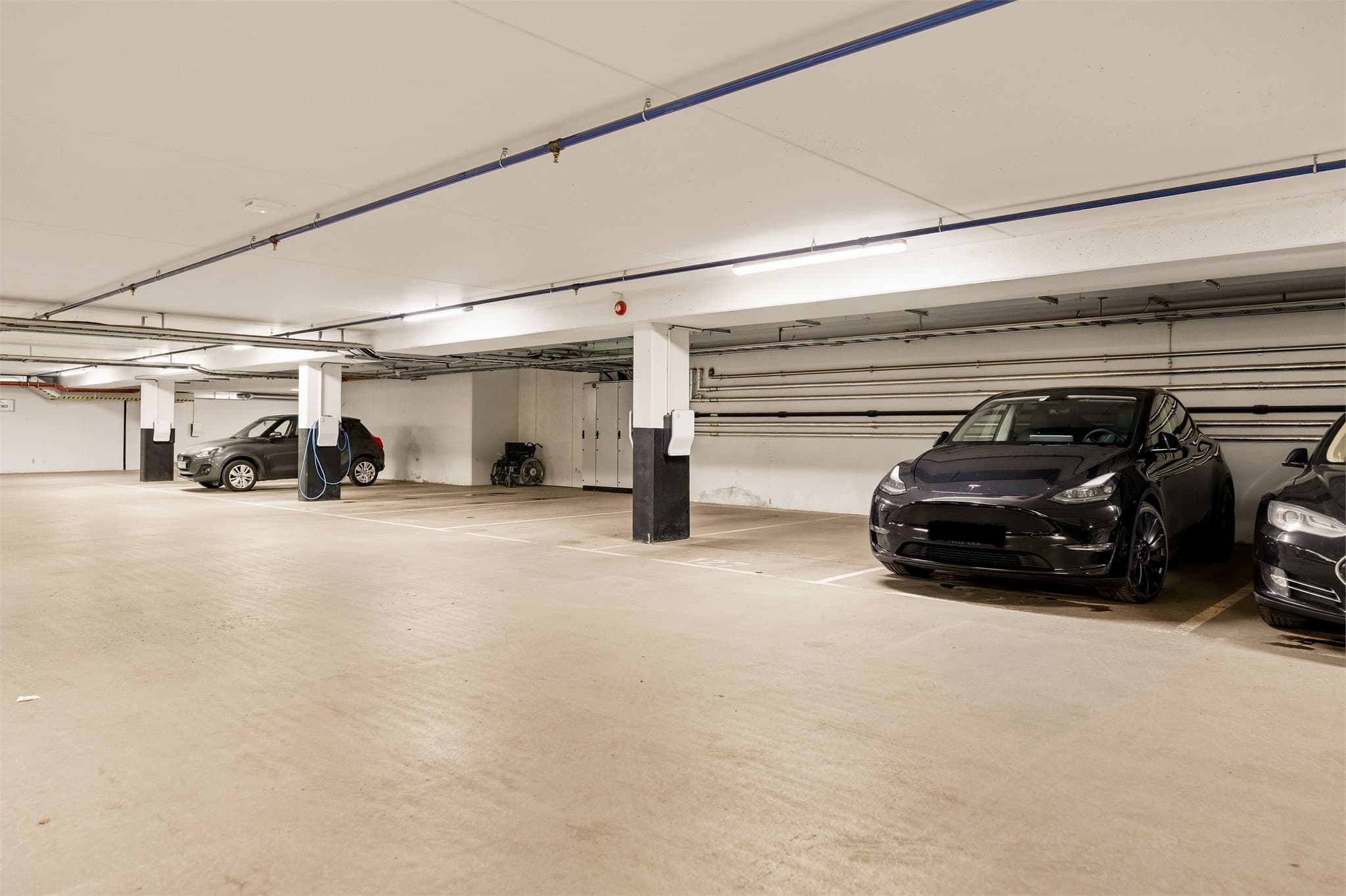 Parkeringsplass i garasjeanlegg medfølger.