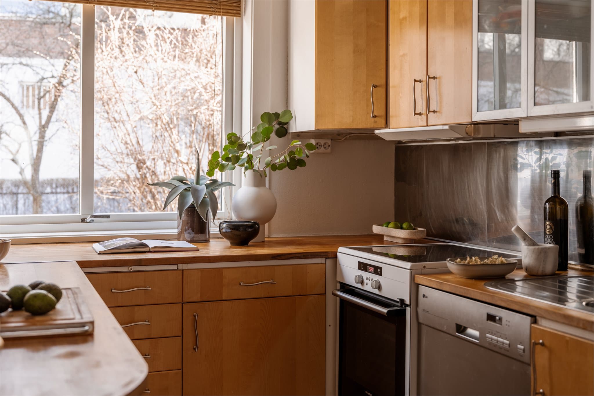 Nytt parkettgulv i eik ble lagt på kjøkkenet i 2025.