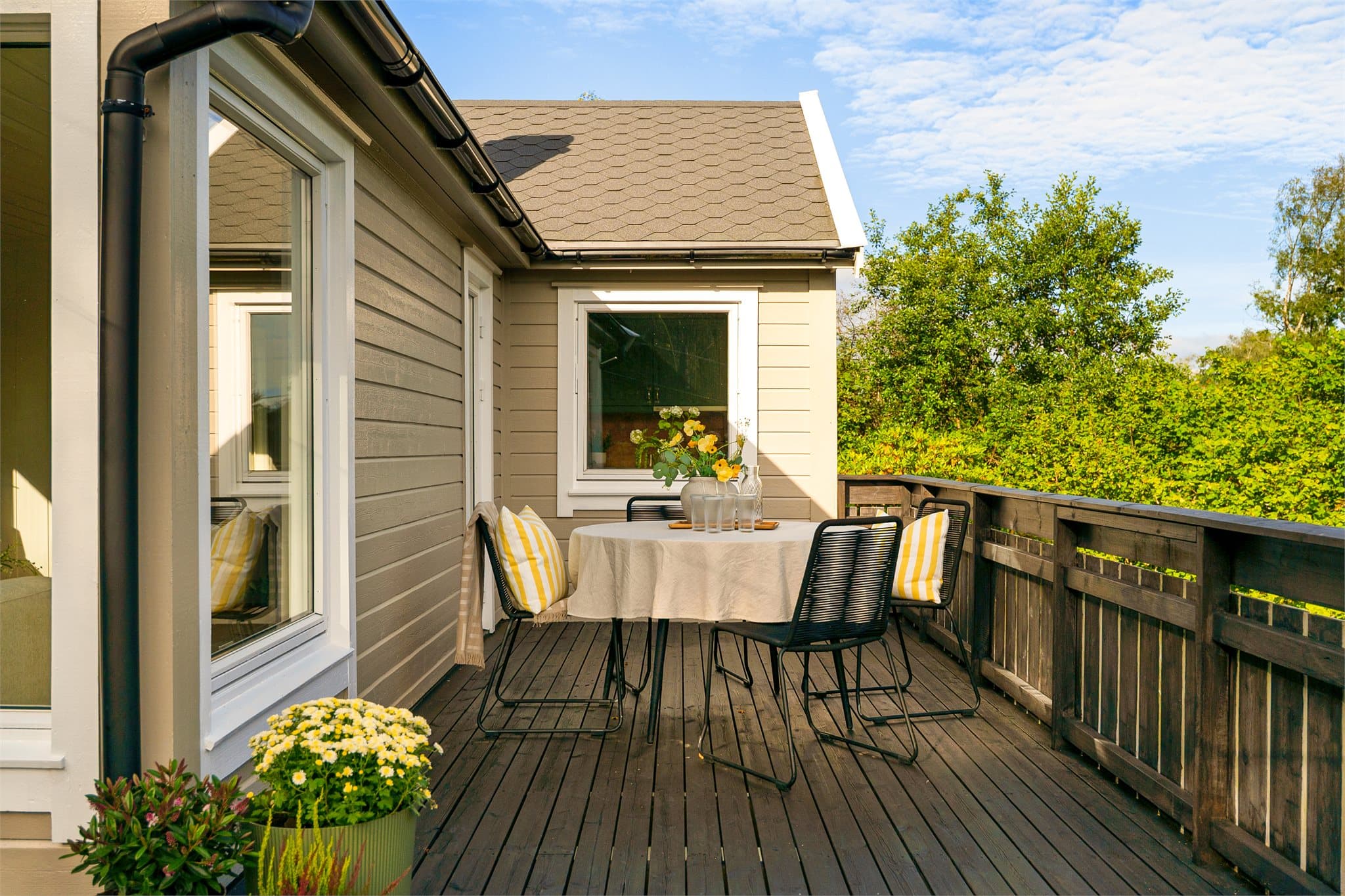 - Terrassen måler 18,7 m² -