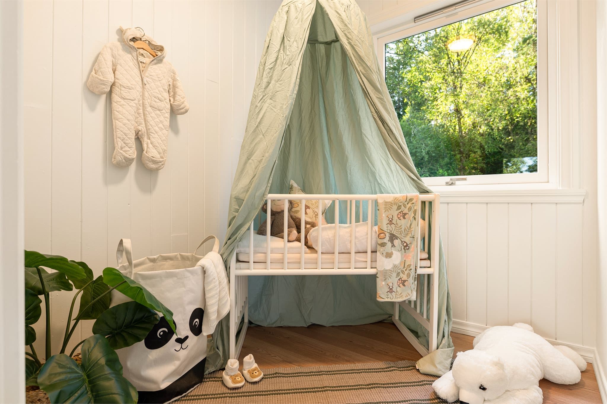 - Boligens andre soverom måler 3,4 m² -