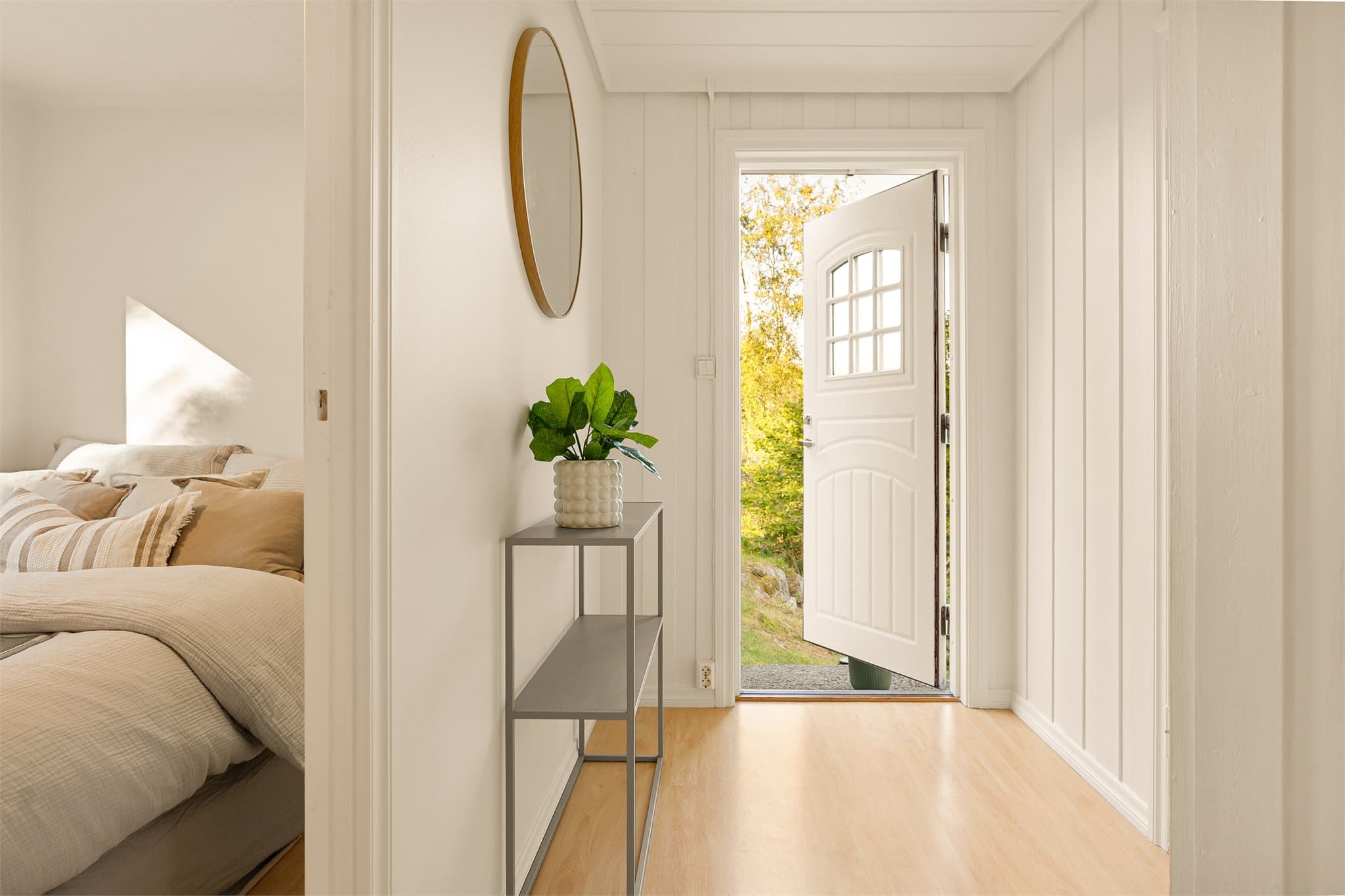 - Du blir ønsket velkommen hjem til en lys og innbydende entrè som måler 5,6 m² -