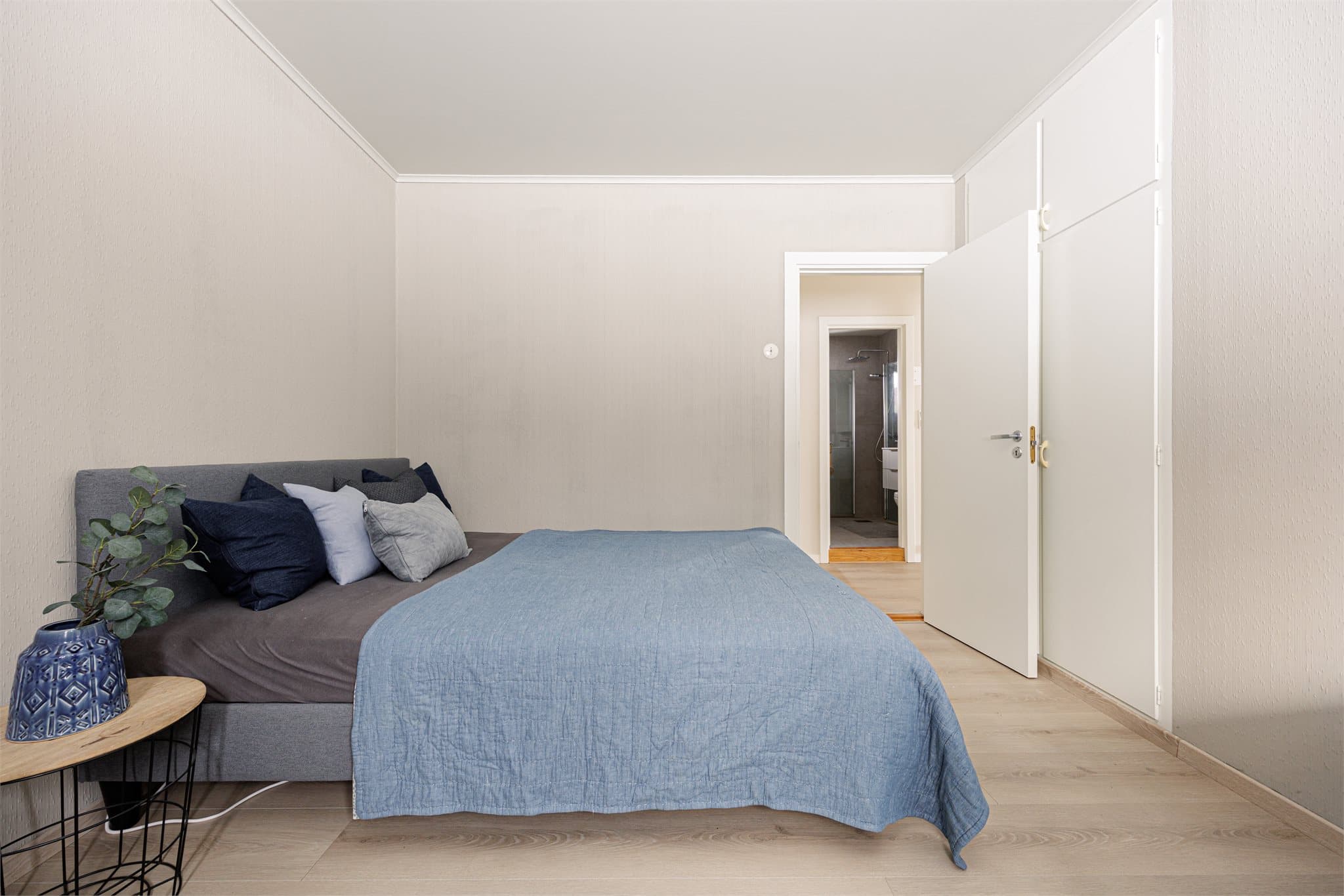 Soverommene egner seg godt som hovedsoverom, barnerom eller gjesterom, og kan enkelt innredes etter behov.