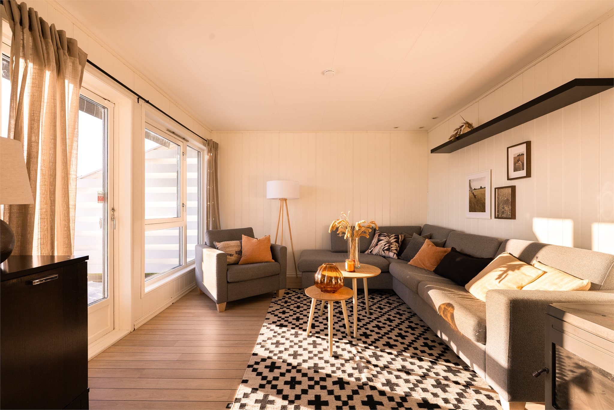 Fra stuen er det utgang til balkong.