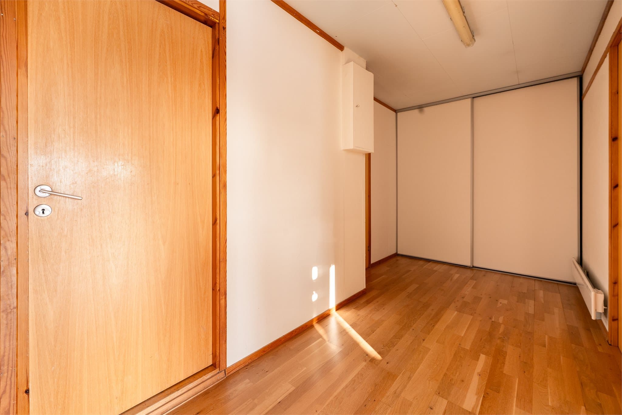 Her er det også etablert skyvedørsgarderobe.