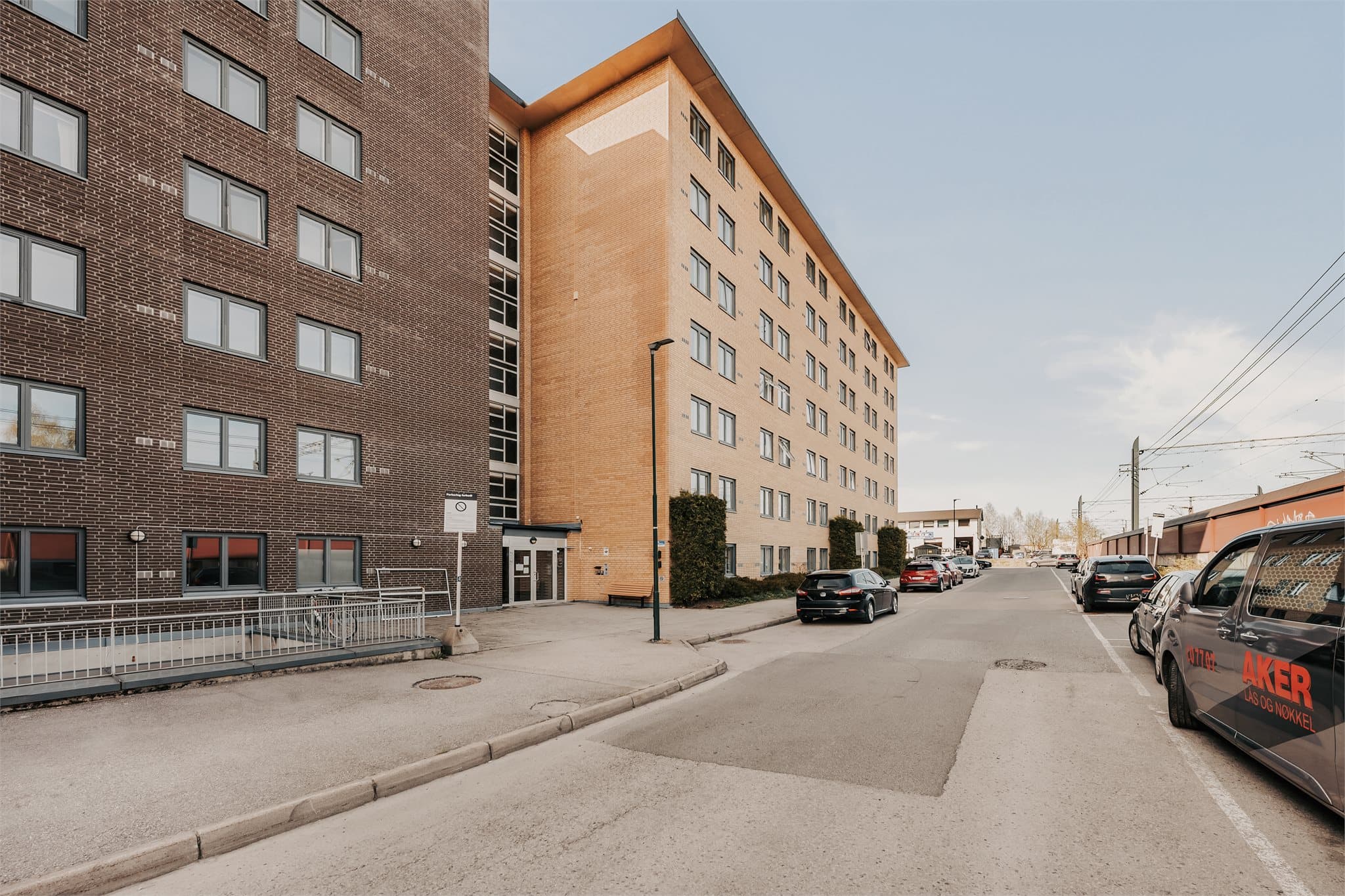 Leiligheten ligger i et attraktivt boligområde på Kjeller, like utenfor Lillestrøm sentrum.