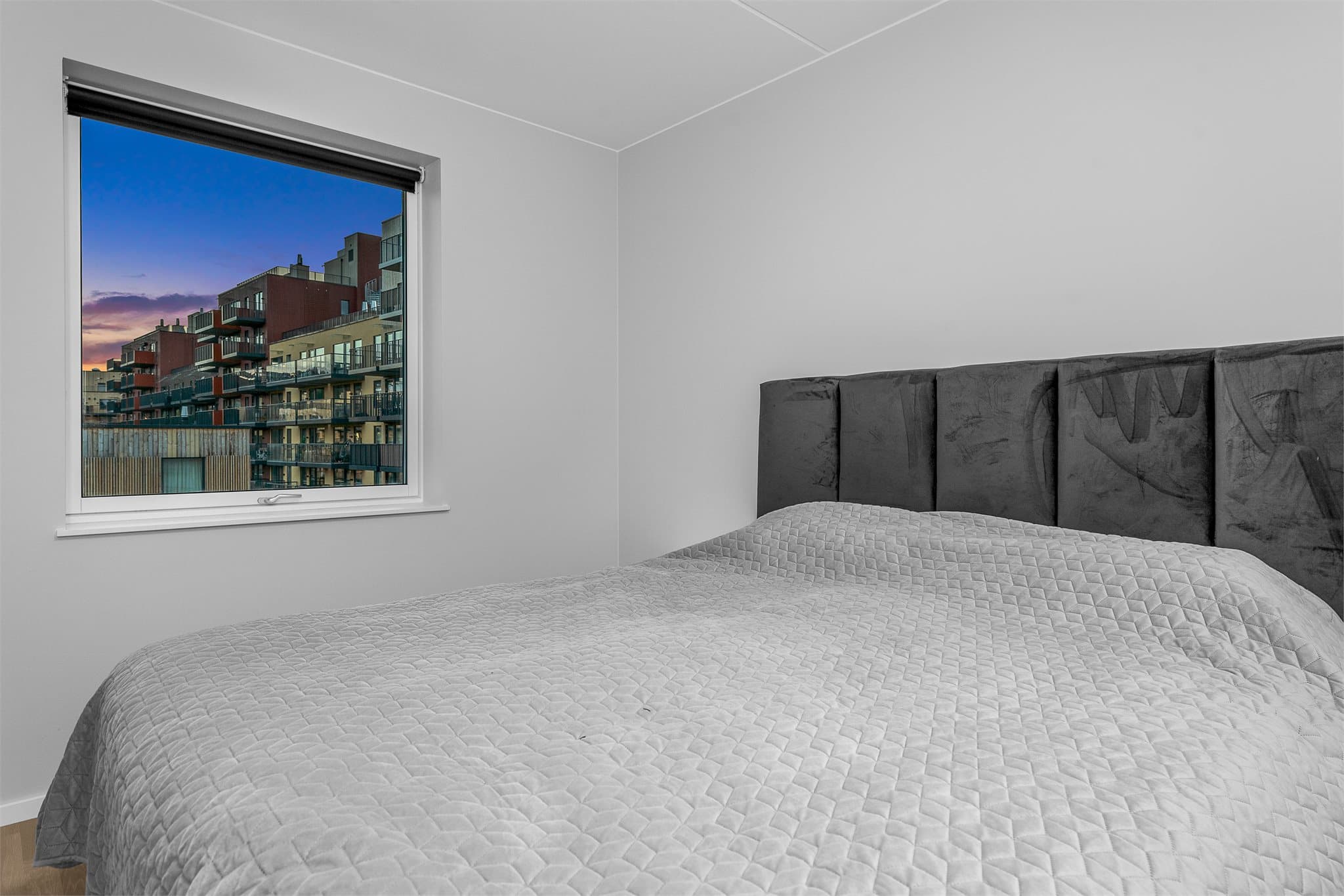 Vendt mot rolig fellesareal.