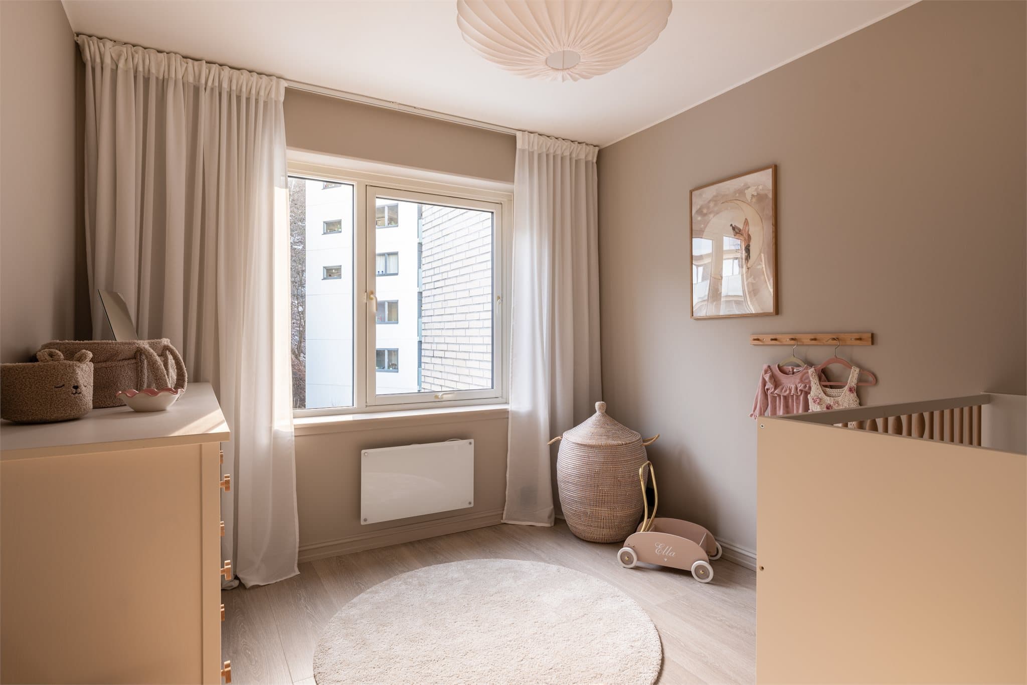 Det andre soverommet har en god størrelse, ideelt som barnerom eller kontor.