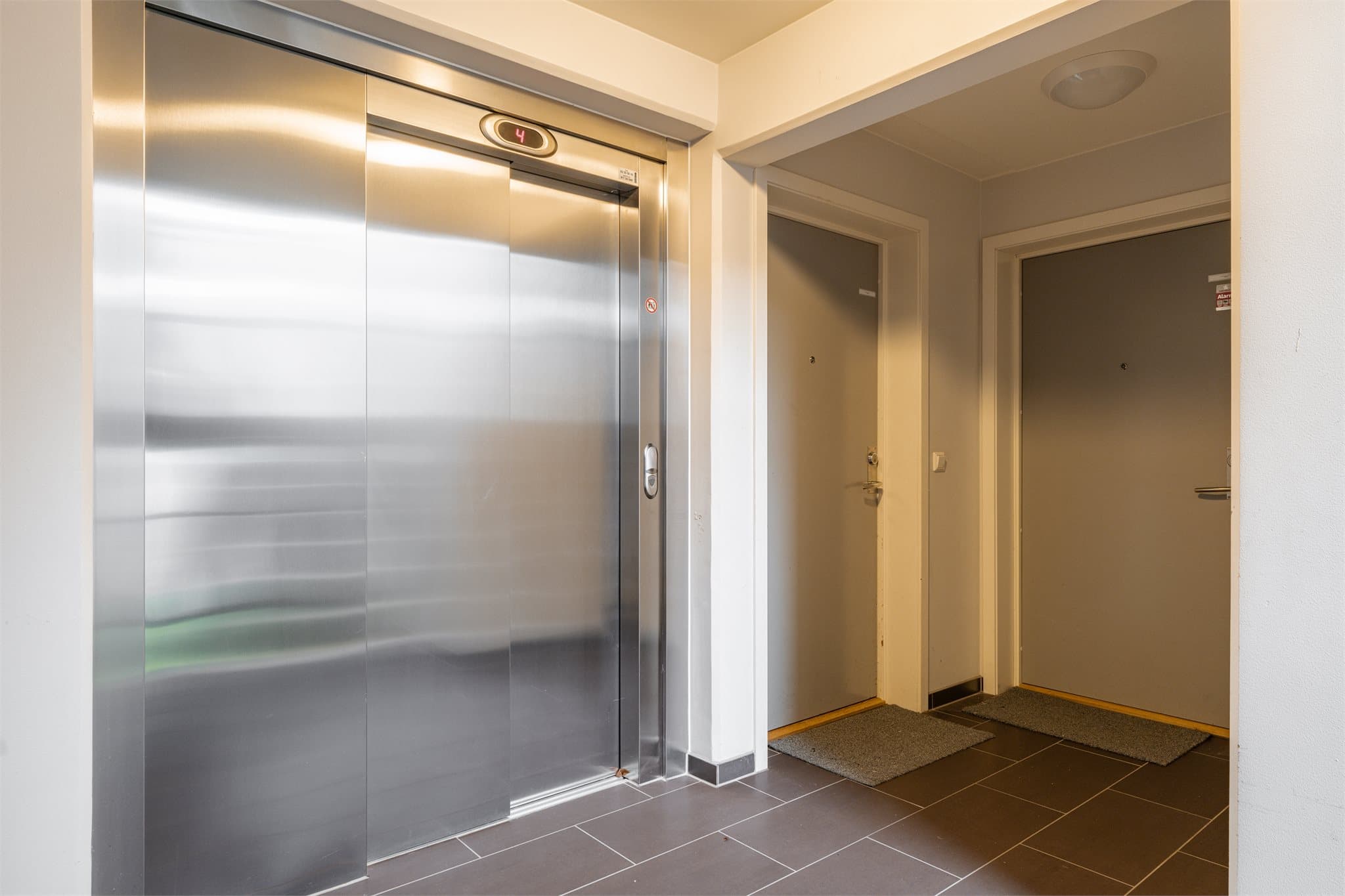 Leiligheten ligger i 2. etasje med enkel adkomst via heis.