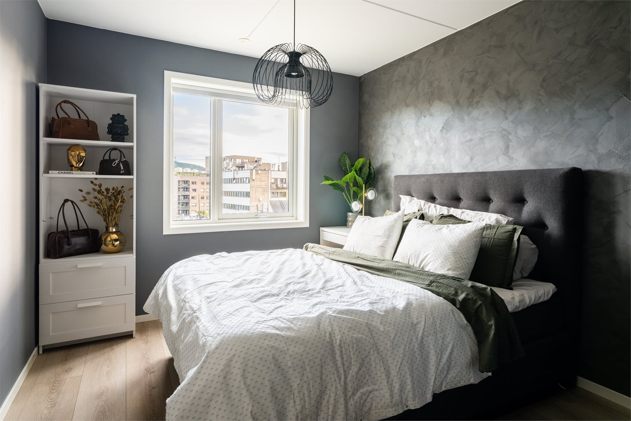 Hovedsoverommet har god plass til dobbeltseng.