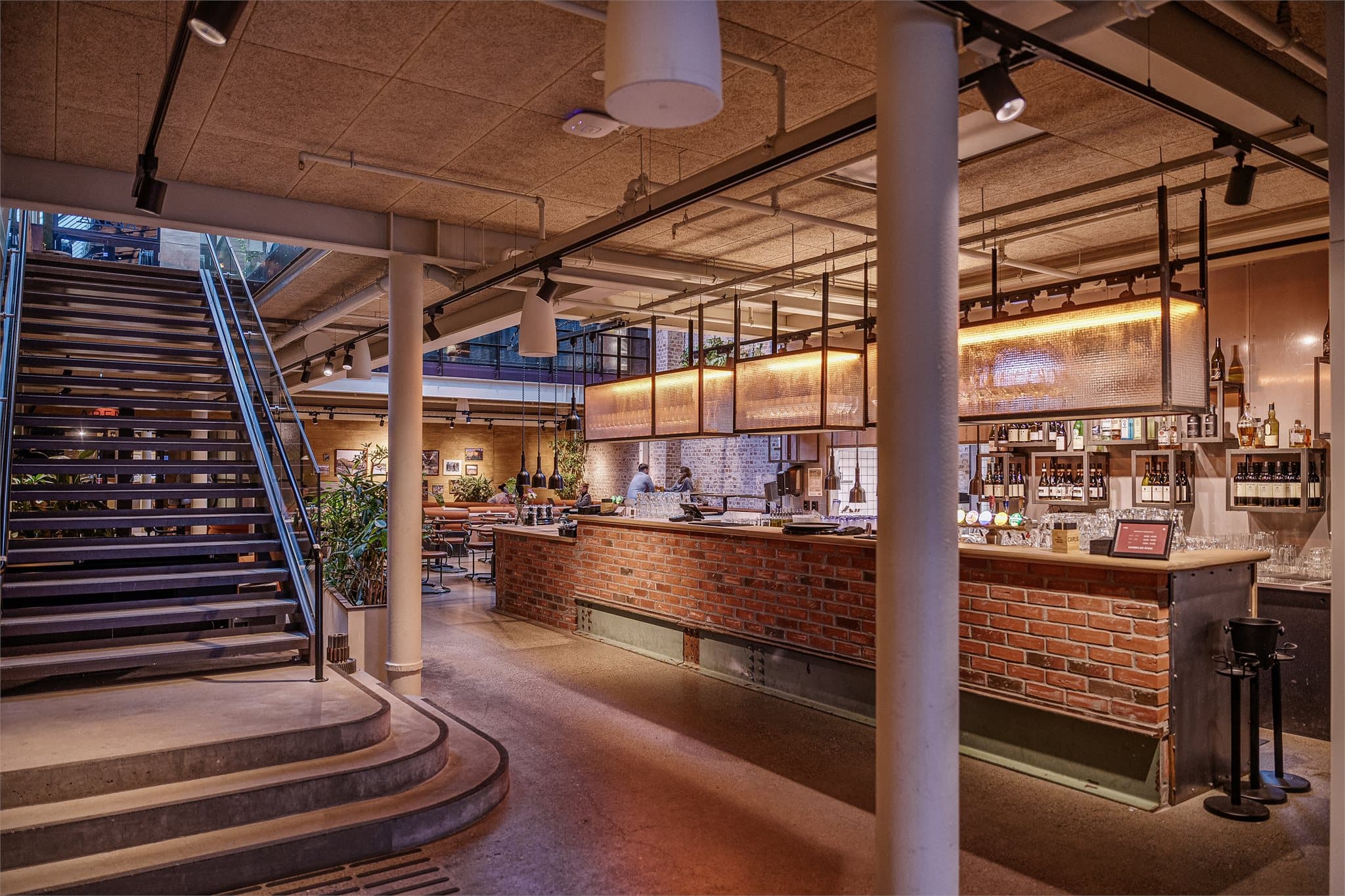 På Carls byr de på quiz, fotballstemning, Pitch a Friend konsept, humoretaten og mye mye mer.