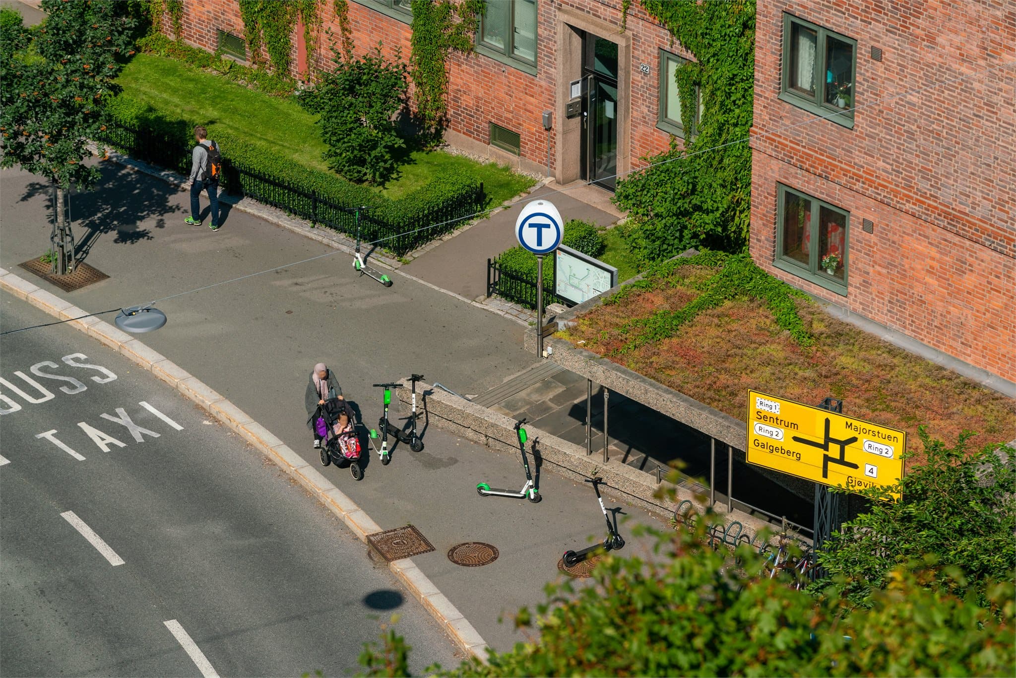 T-banen ligger en kort spasertur fra leiligheten