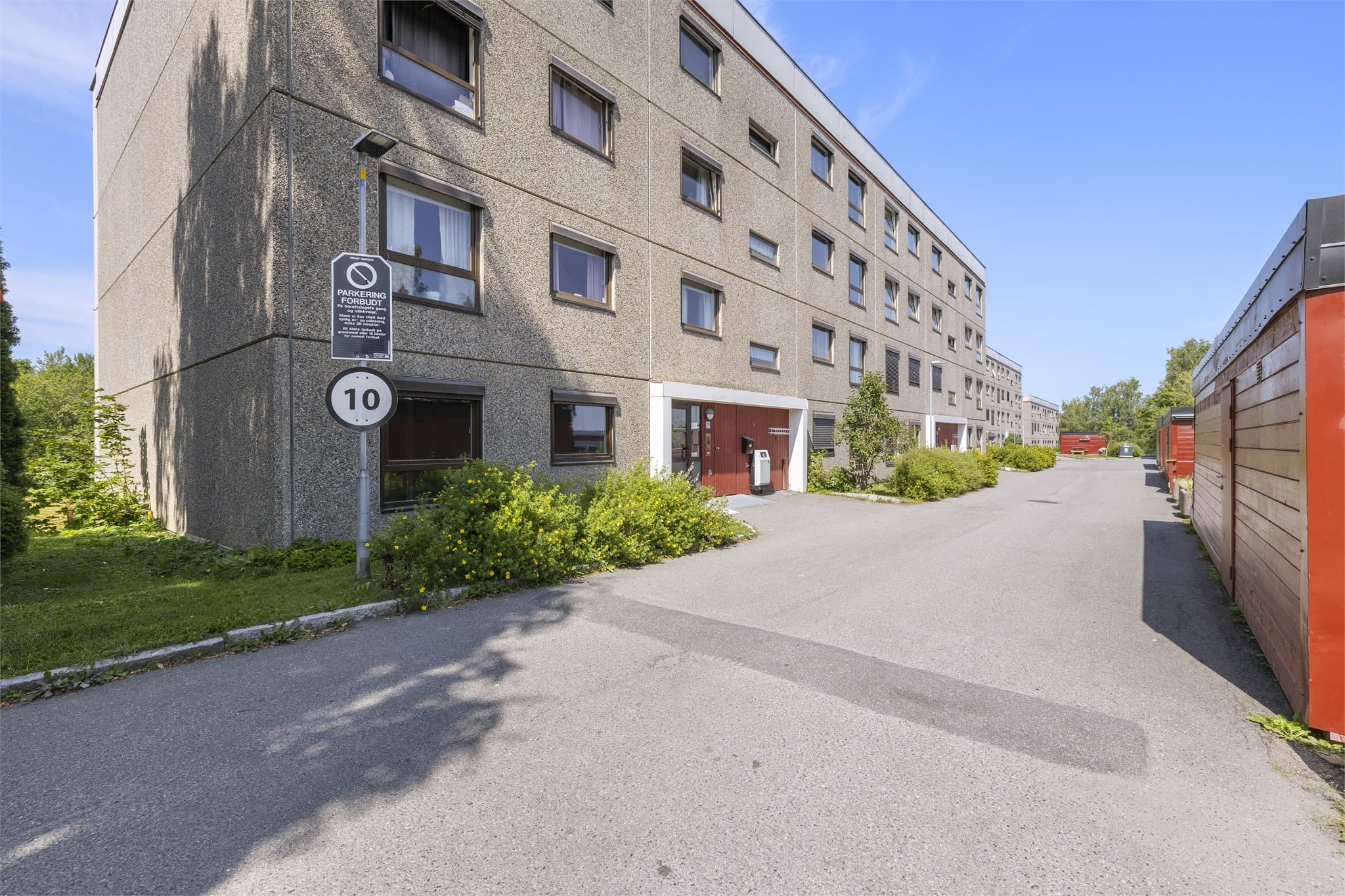 Leiligheten ligger i 1.etg i denne blokken, og har trappefri adkomst.
