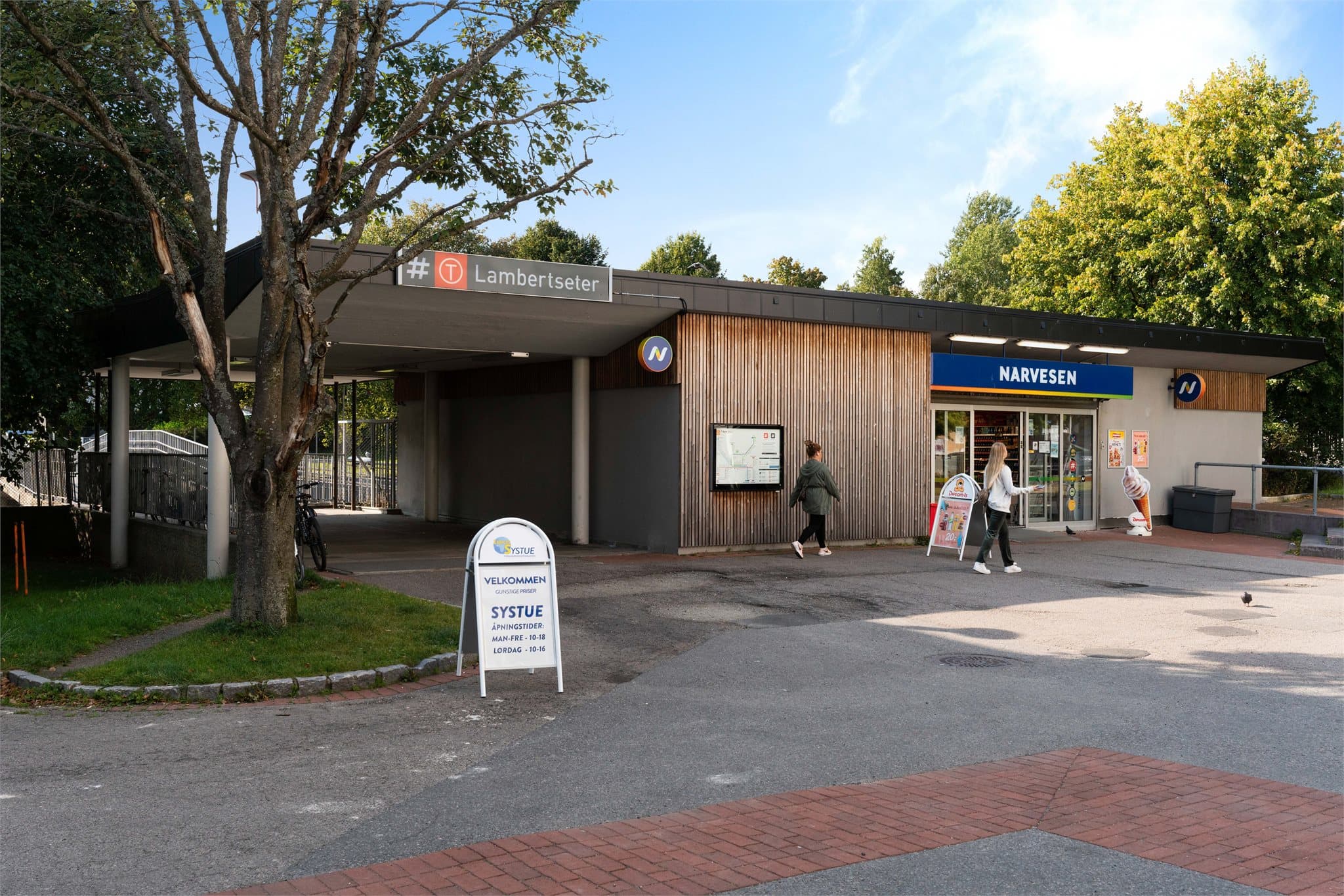 Svært god offentlig kommunikasjon med Karlsrud T-bane kun minutter unna (linje 1 og 4).