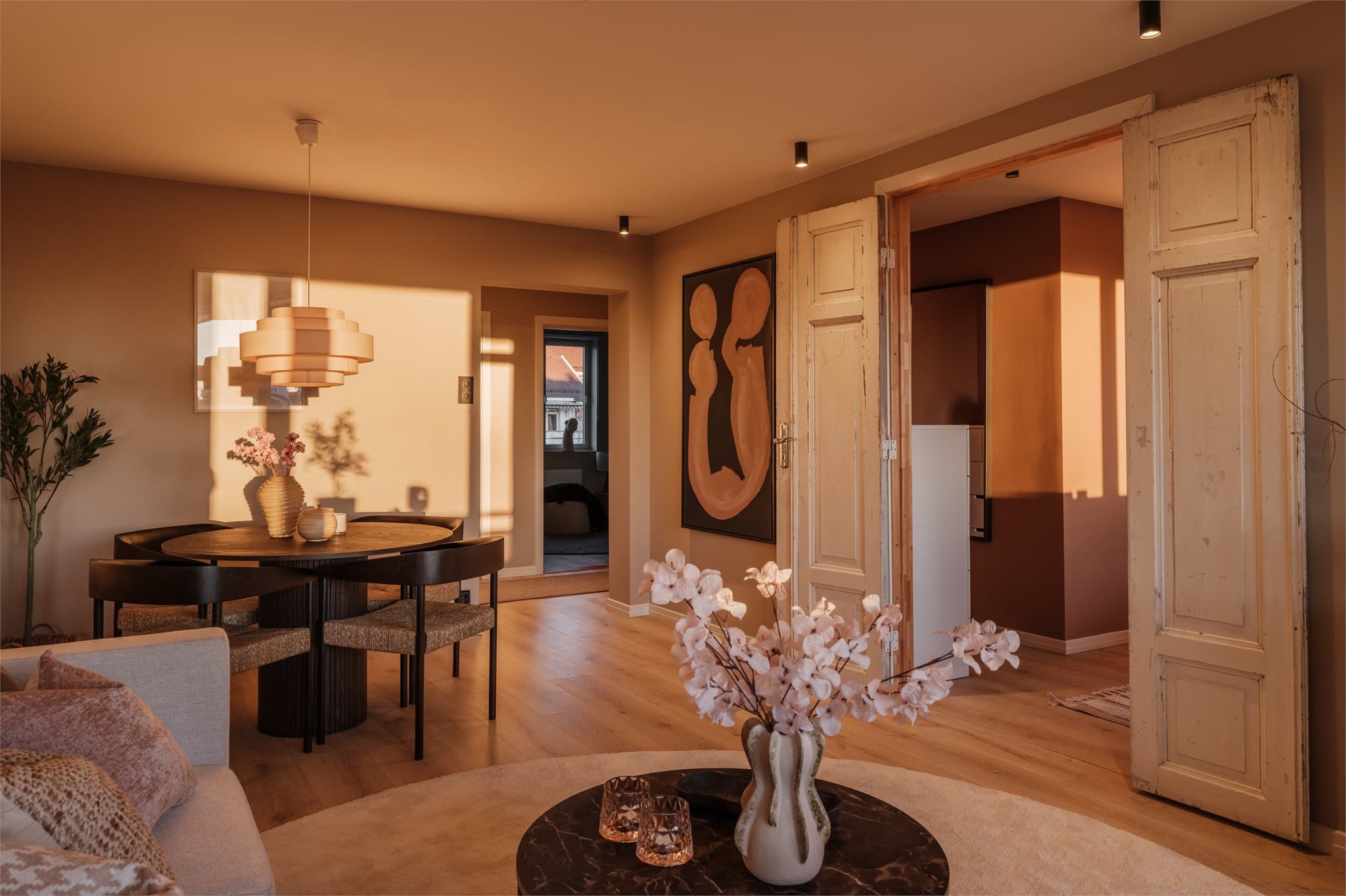 Felleskostnadene inkluderer varmtvann og fyring, noe som gir forutsigbare boutgifter.