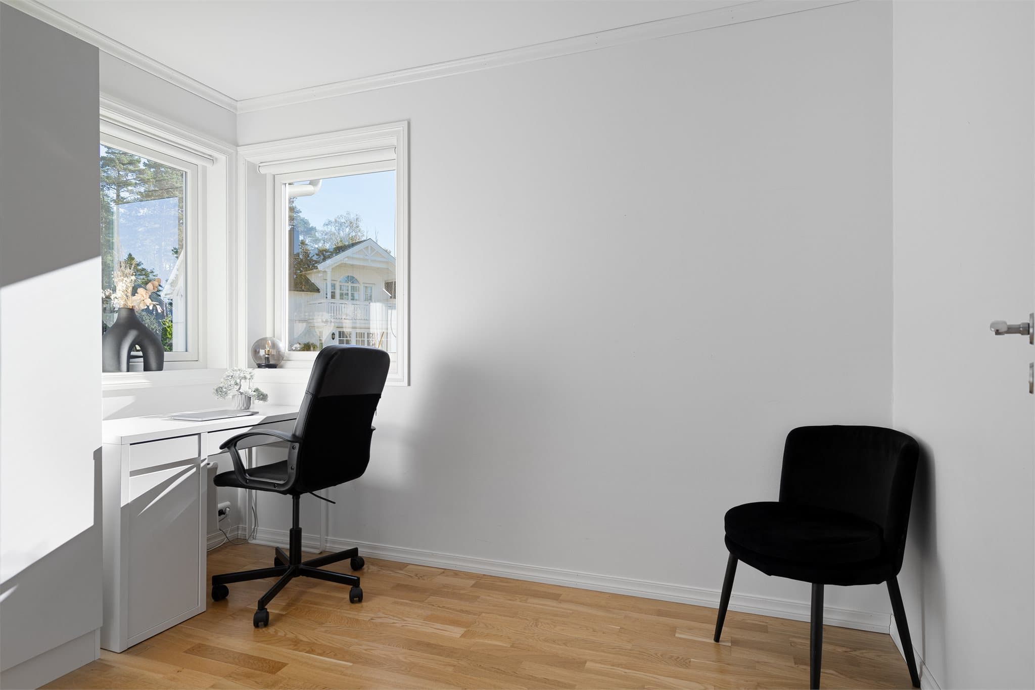 Det minste soverom passer perfekt som barnerom, gjesterom eller hjemmekontor.