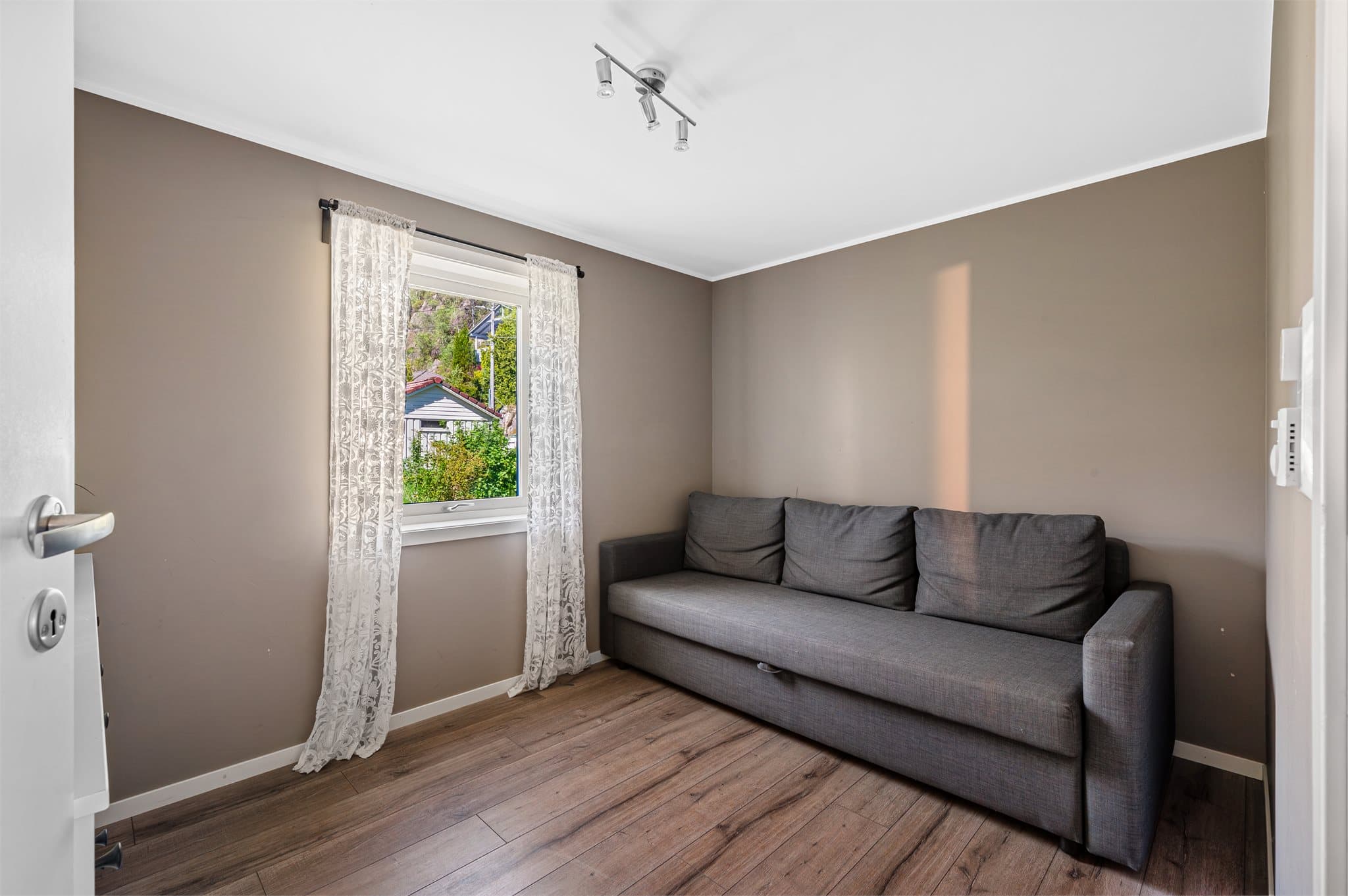 - Soverom på 8,3m² - Kan også benyttes som en tv-stue -
