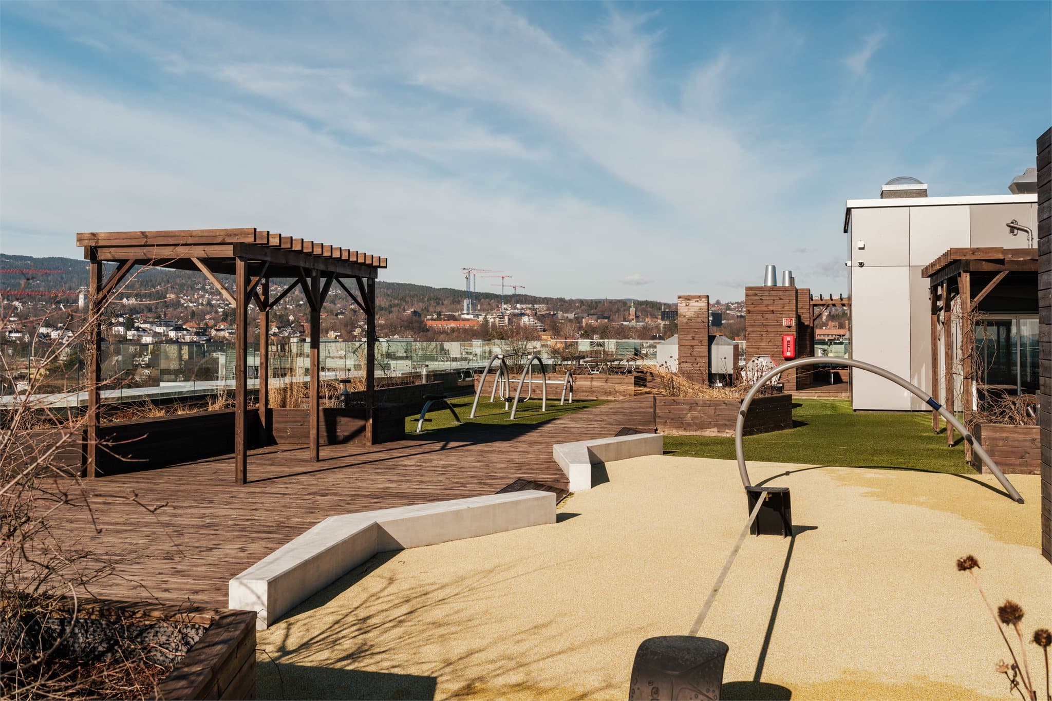 Her er det innredet med både sittegrupper og grill. Det er også vinterhager hvor det er mulig å reservere for private sammenkomster.