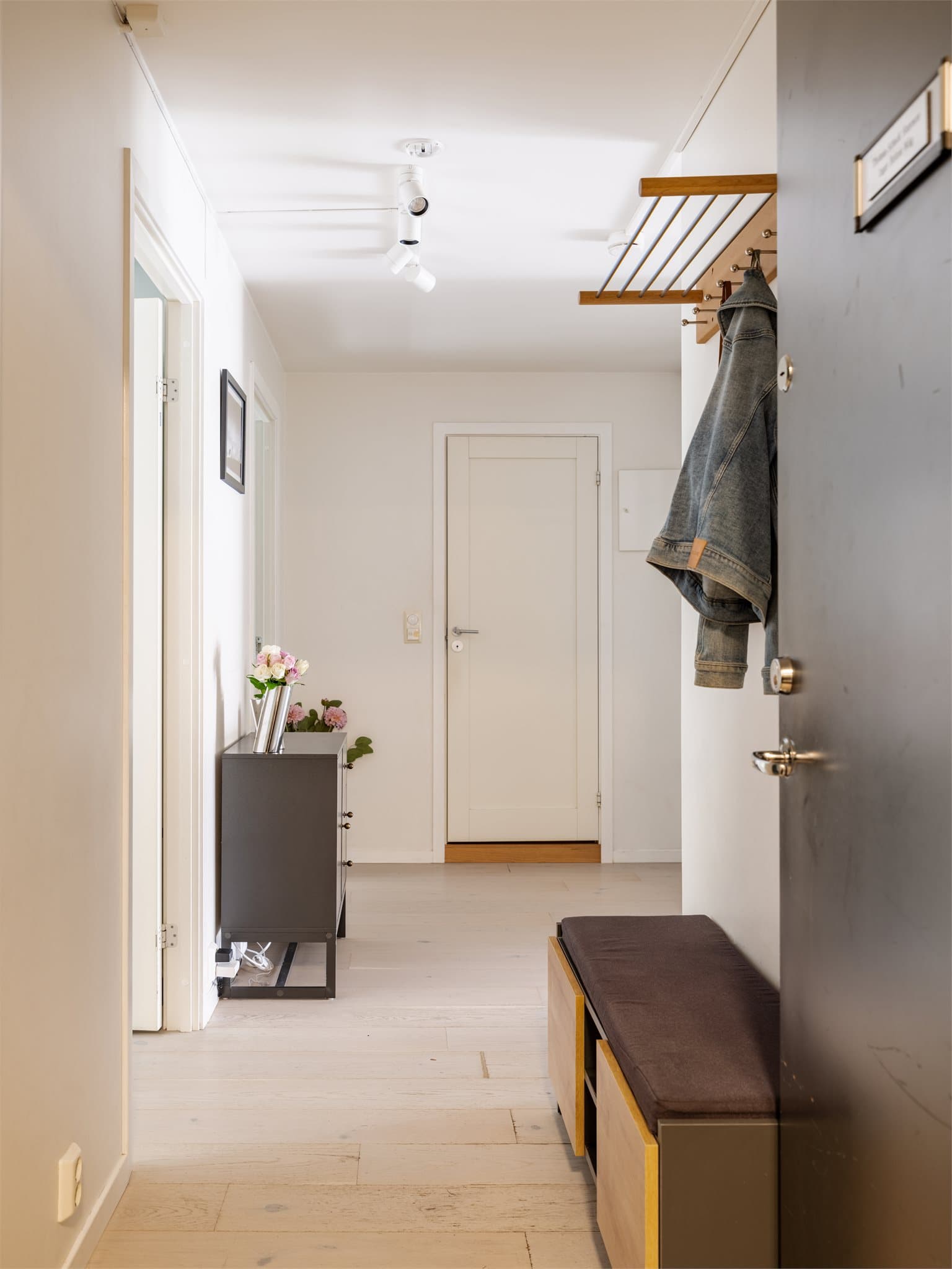 Entré med plass til oppbevaring av yttertøy og sko.