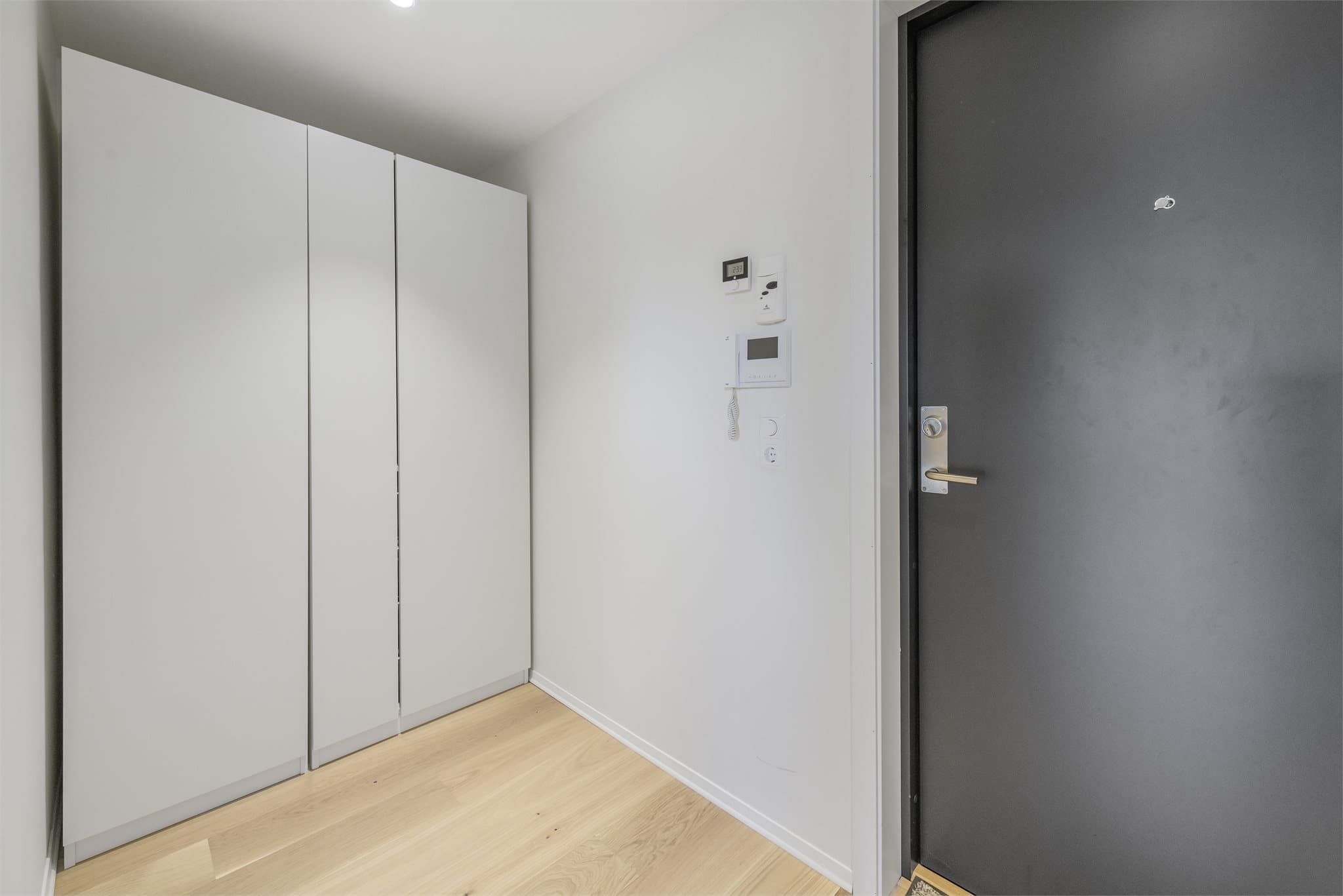 Praktisk garderobeskap i gang