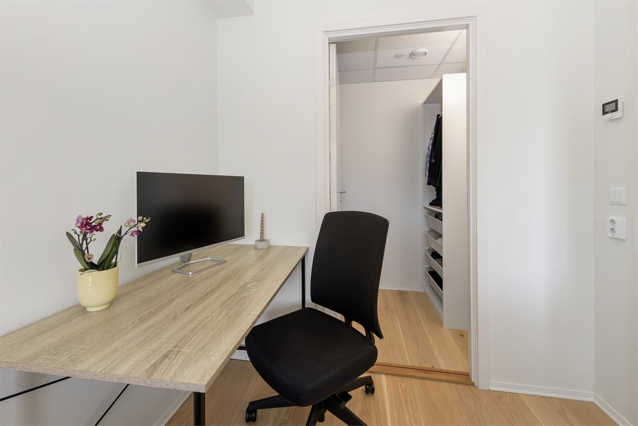 Praktisk kontorhjørne på soverom