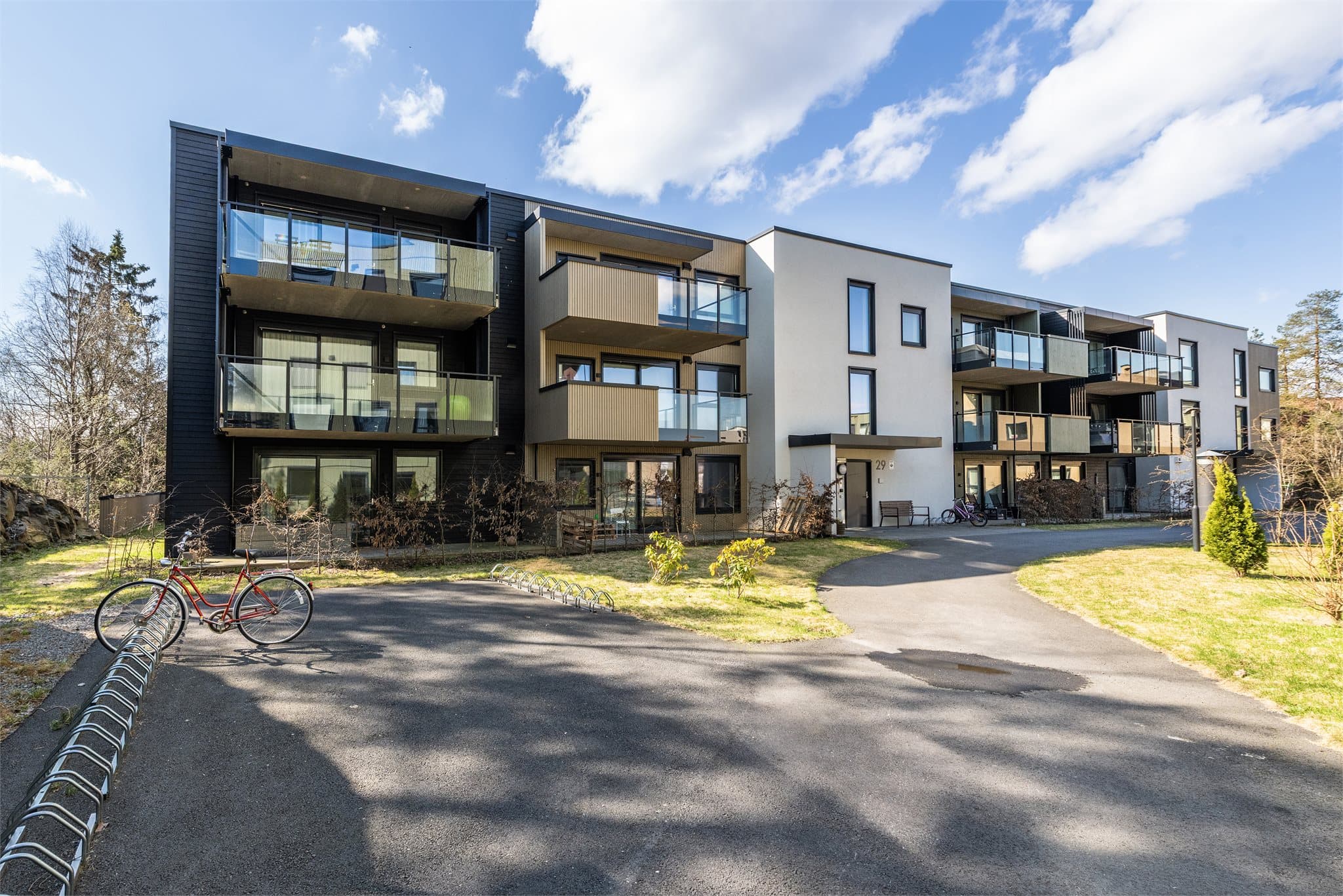 Hyggelig sameie med fine og velstelte uteområder