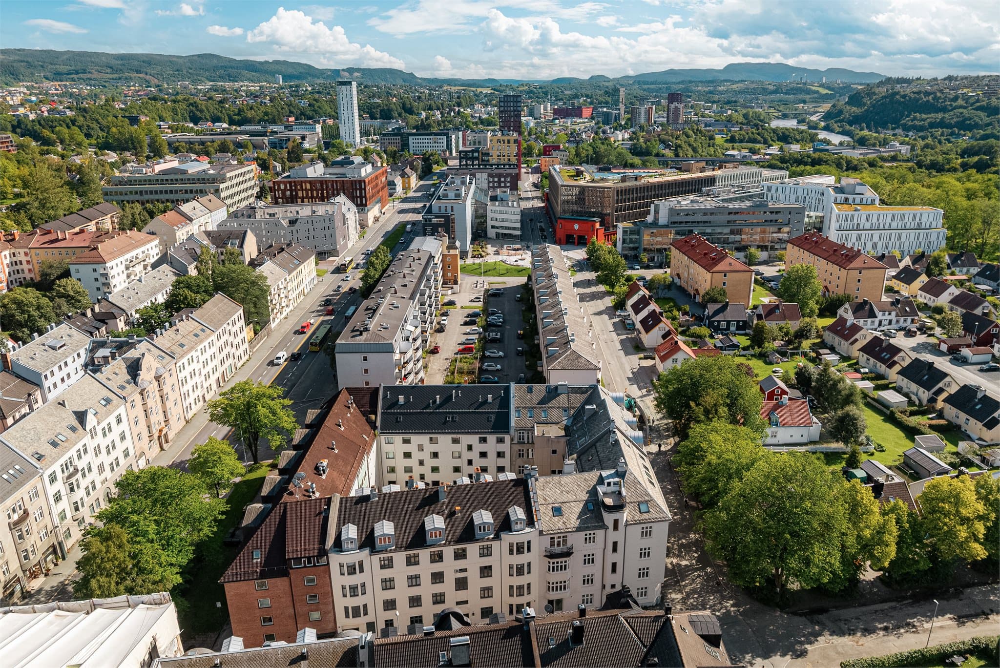Her får du en flott bygårdsleilighet med en sentral og attraktiv beliggenhet på Elgeseter.
