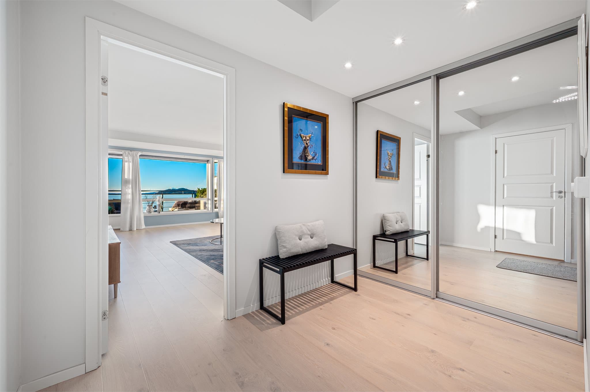 - Leiligheten har totalt tre romslige soverom -