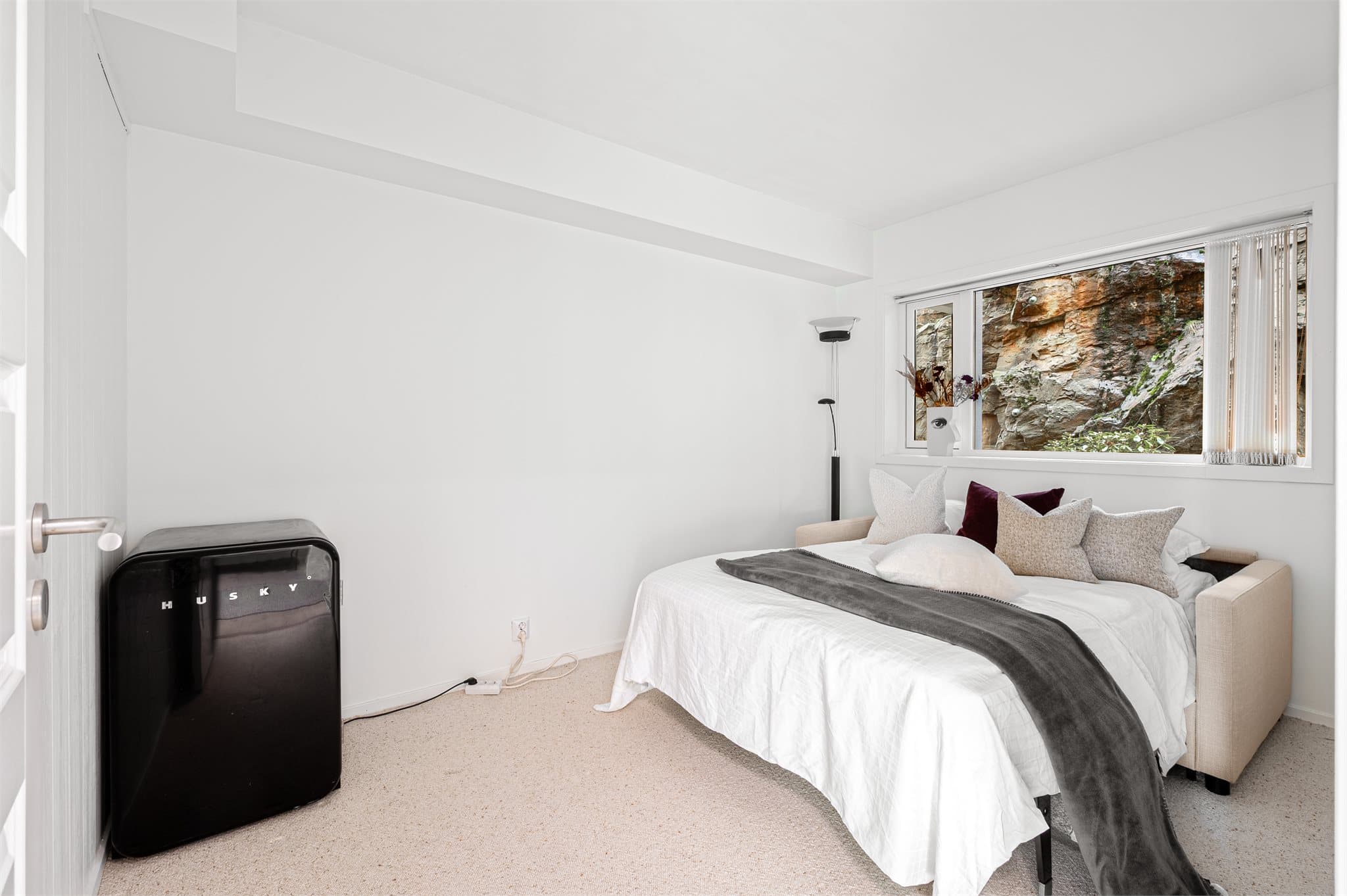 - Soverom 2 måler 10,1m² -